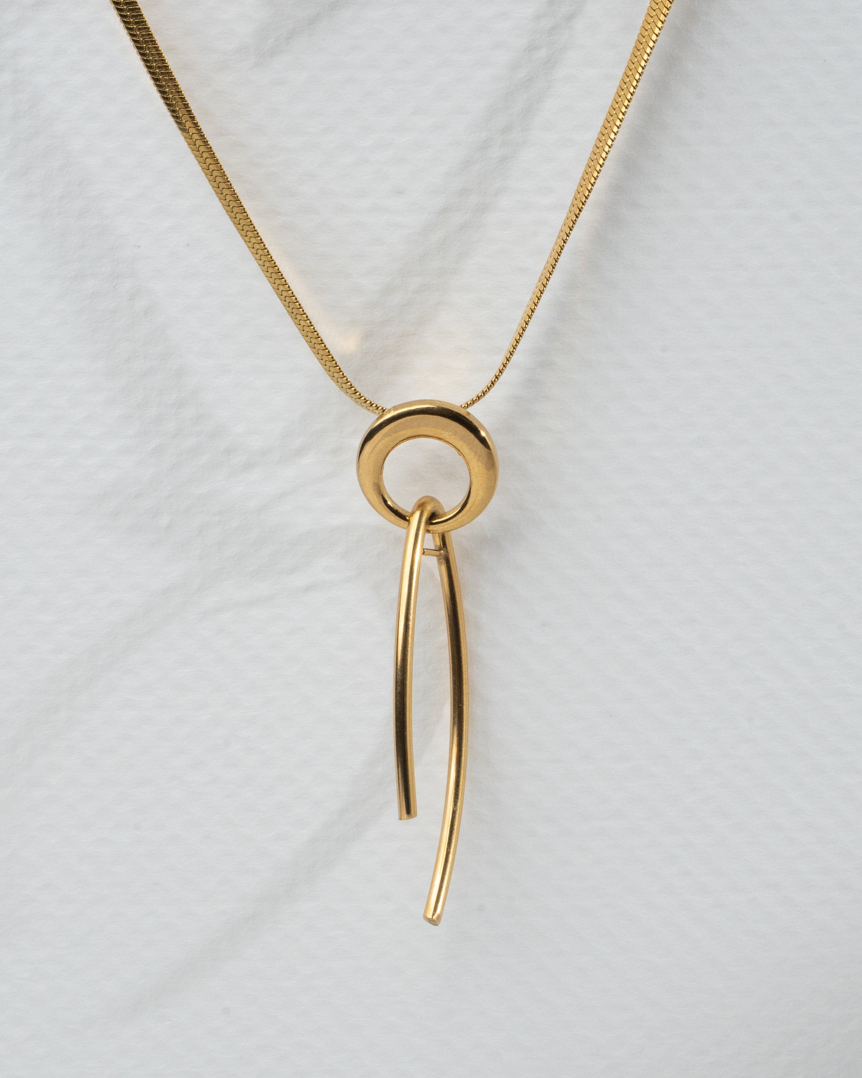 Elegant Gold-Inspired Pendant and Earring Set