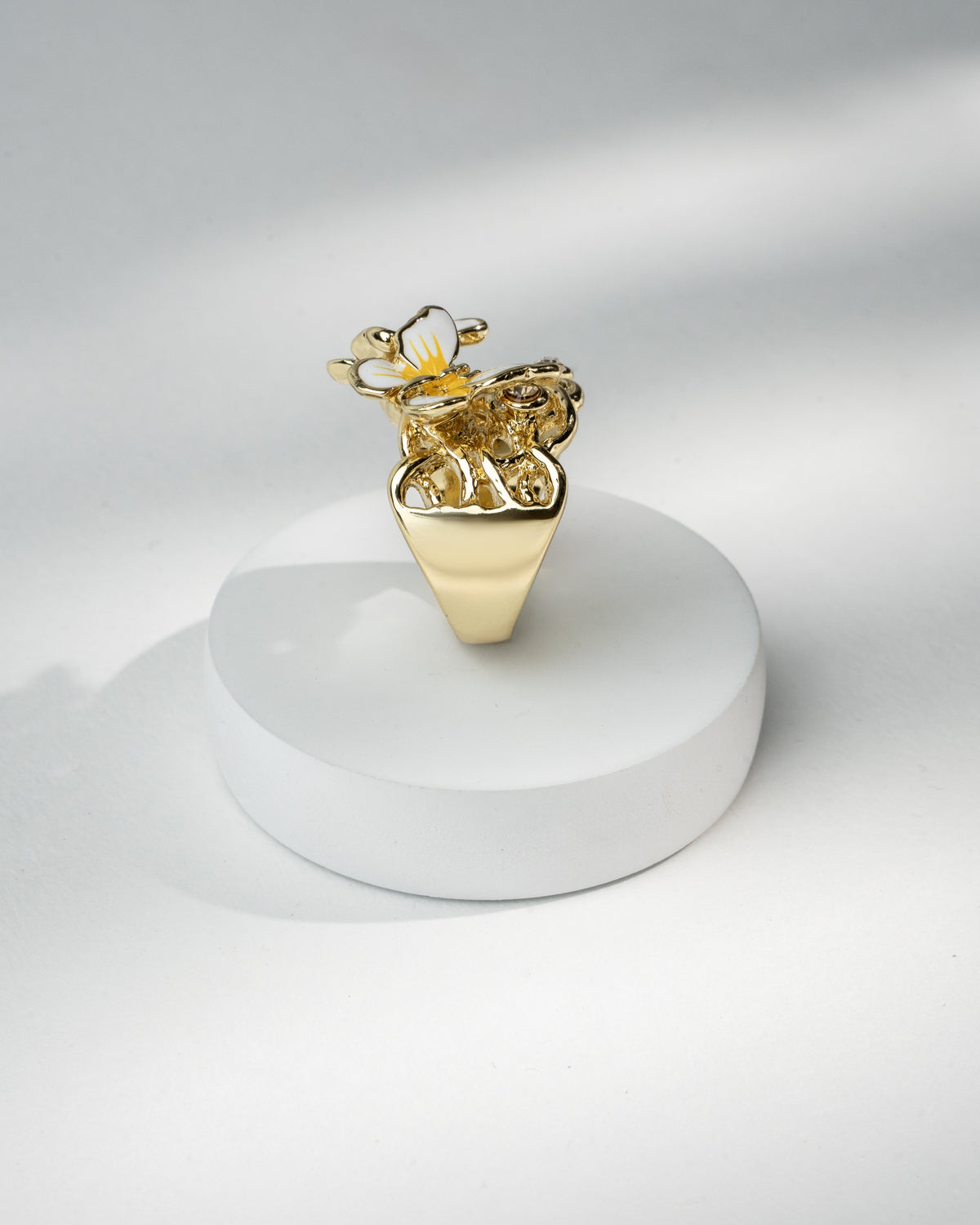 Exquisite Gold-Tone Bee and Flower Statement Ring
