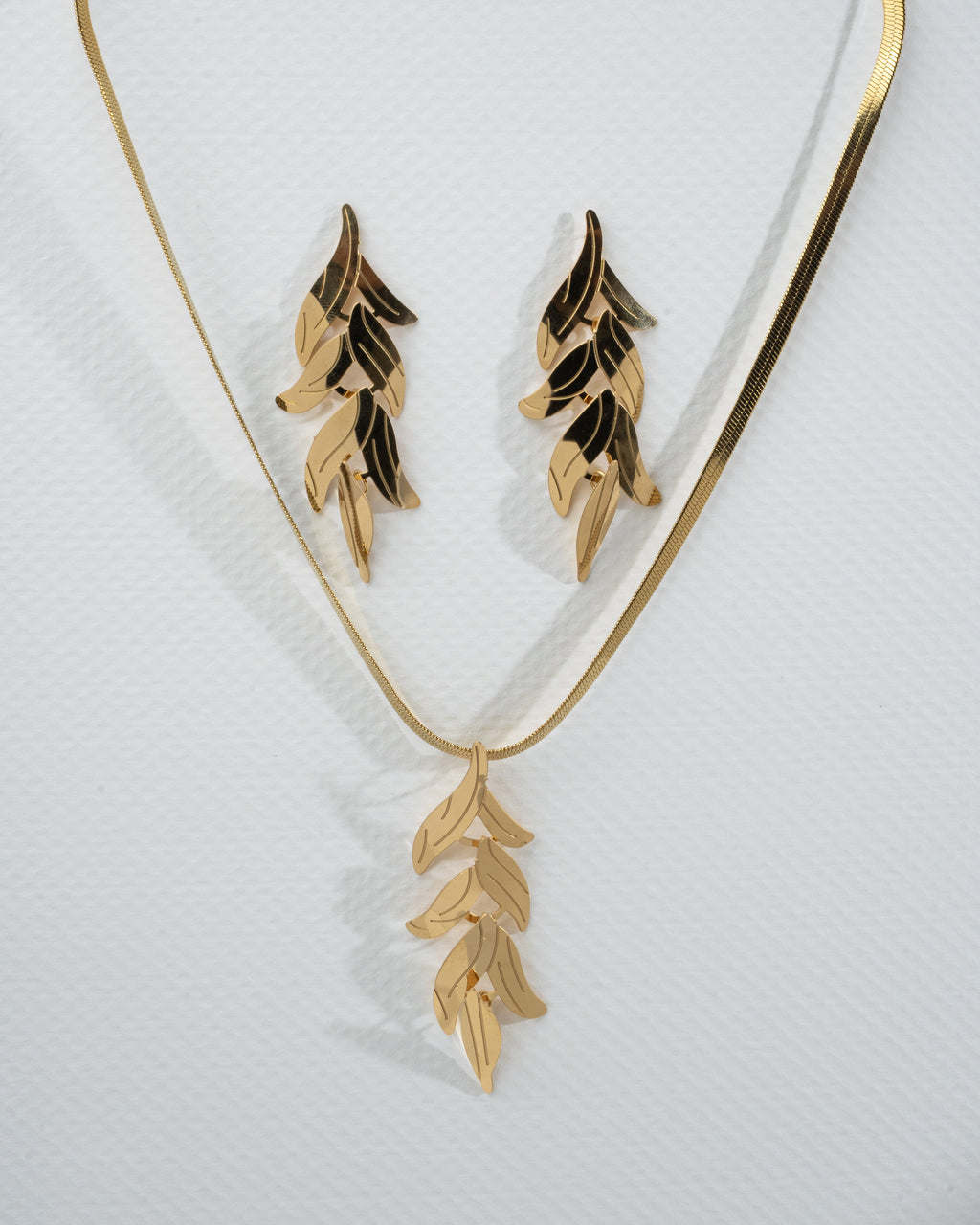Elegant Leaf Pendant Necklace and Earring Set