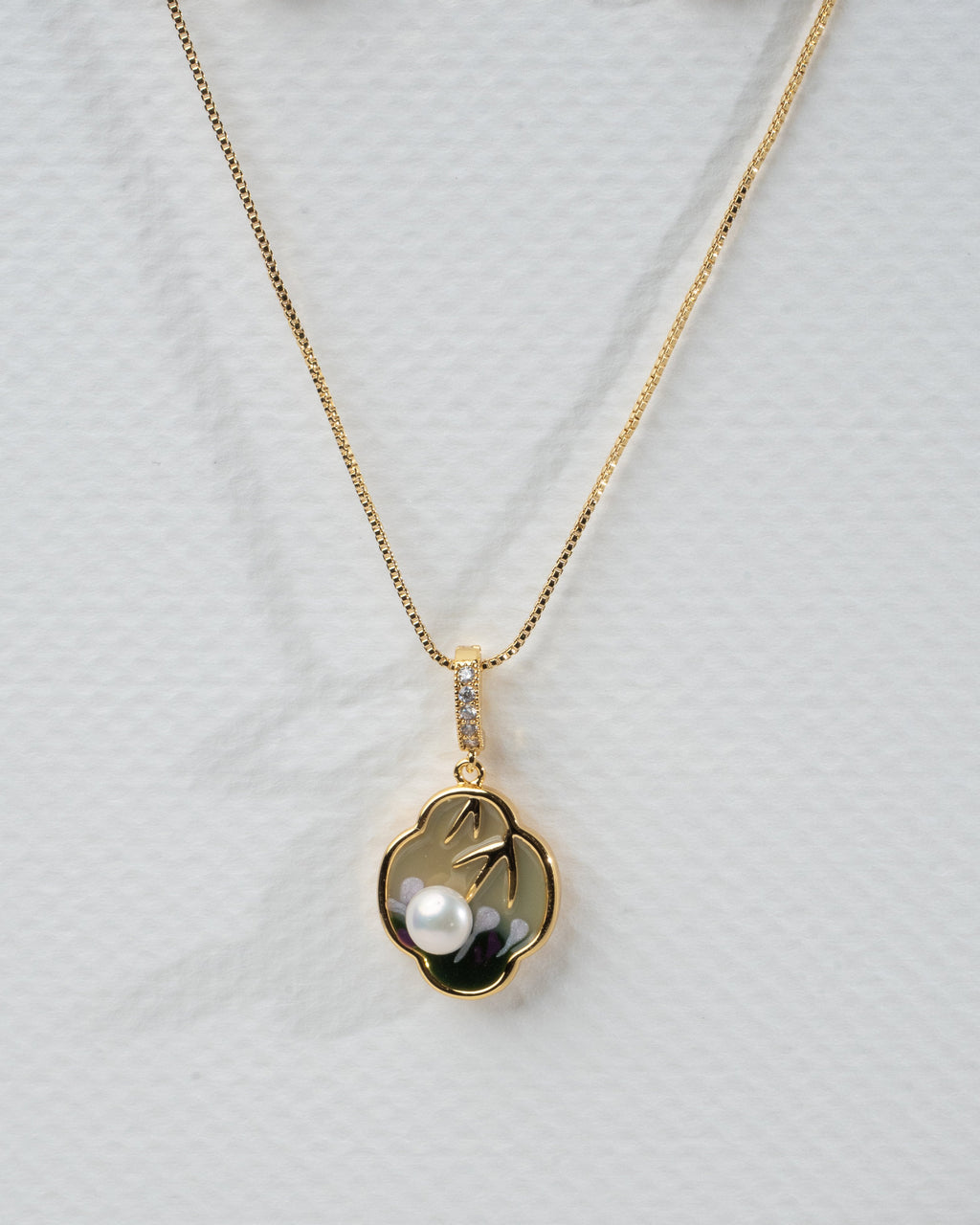 Elegant Pearl and Gold Enamel Jewelry Set