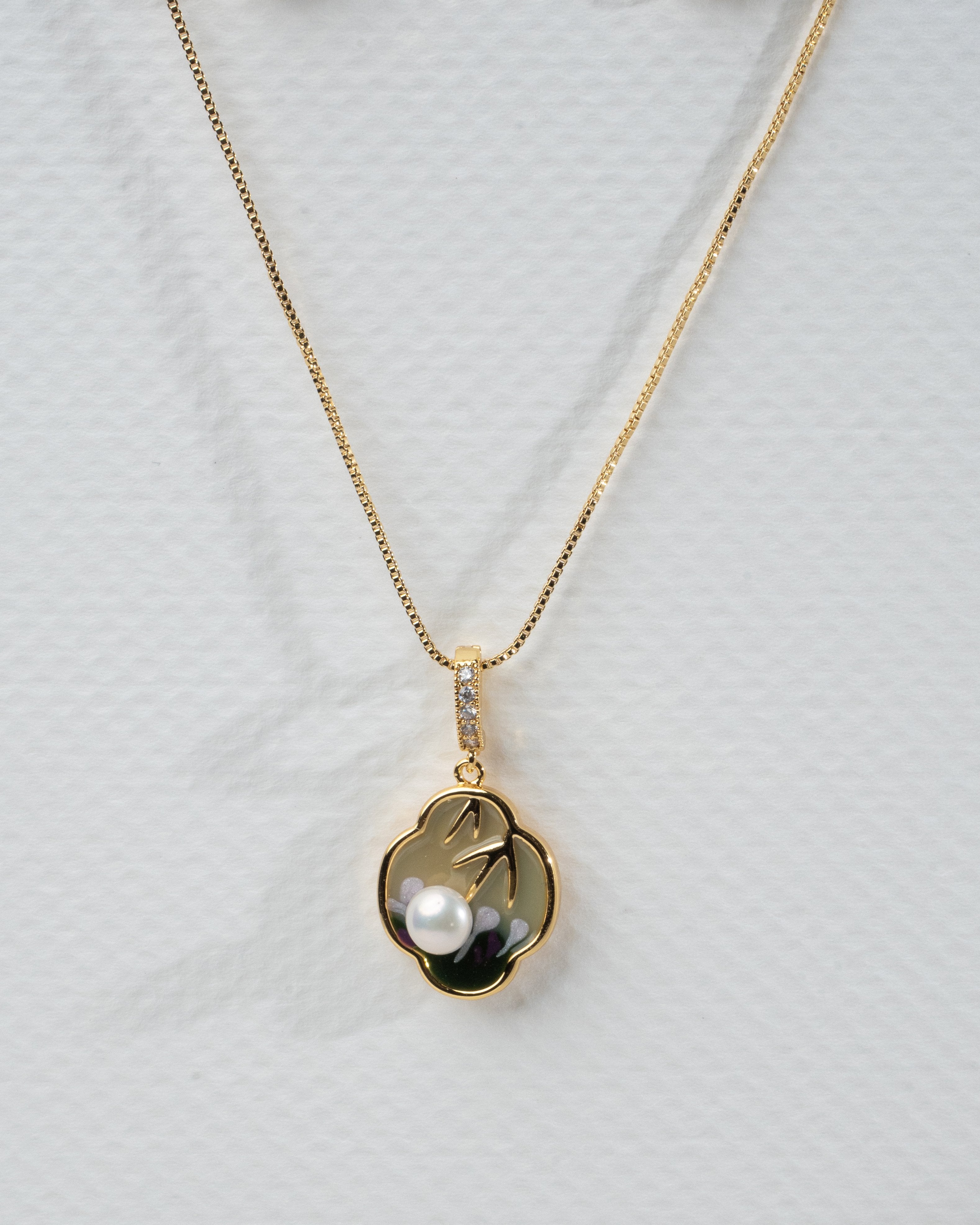 Elegant Pearl and Gold Enamel Jewelry Set