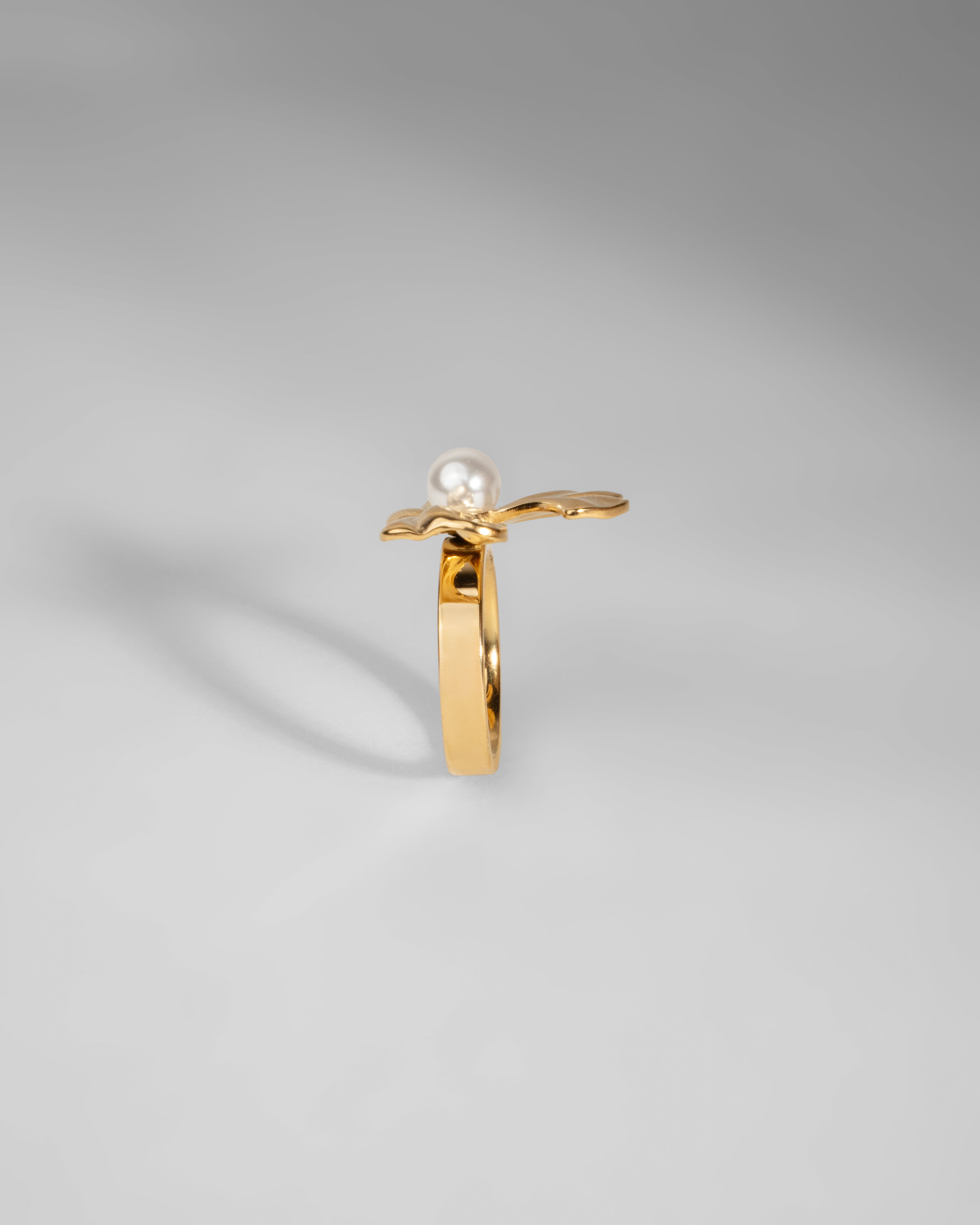 Elegant Gold Bow Pearl Ring