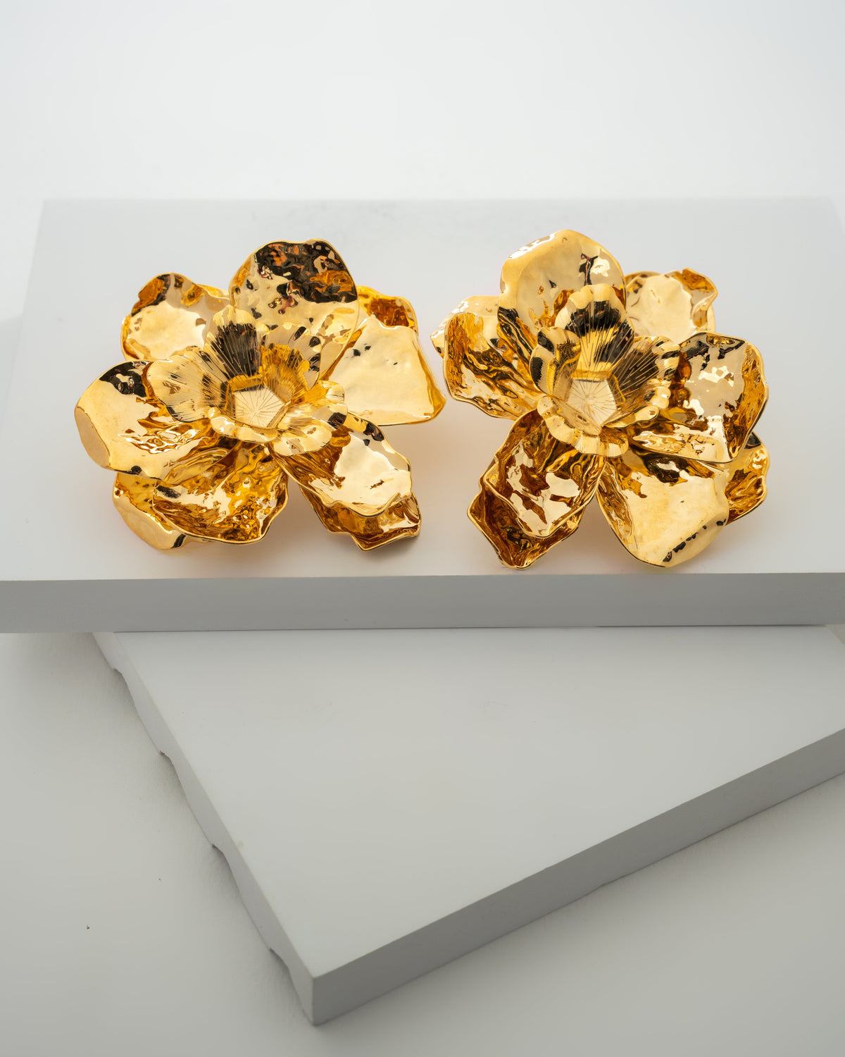 Luxurious Gold-Plated Floral Earring