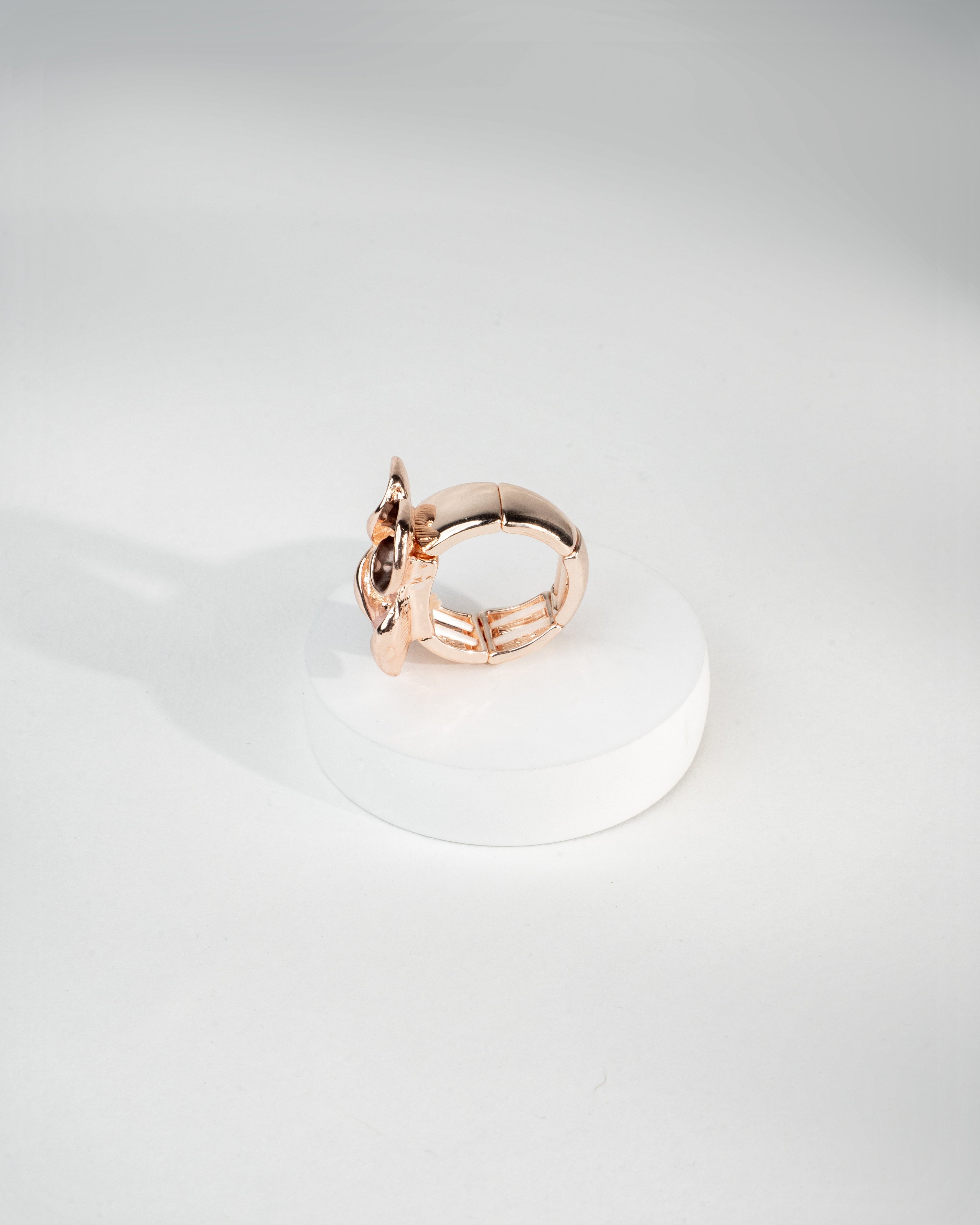 Elegant Rose Gold Flower Band Ring