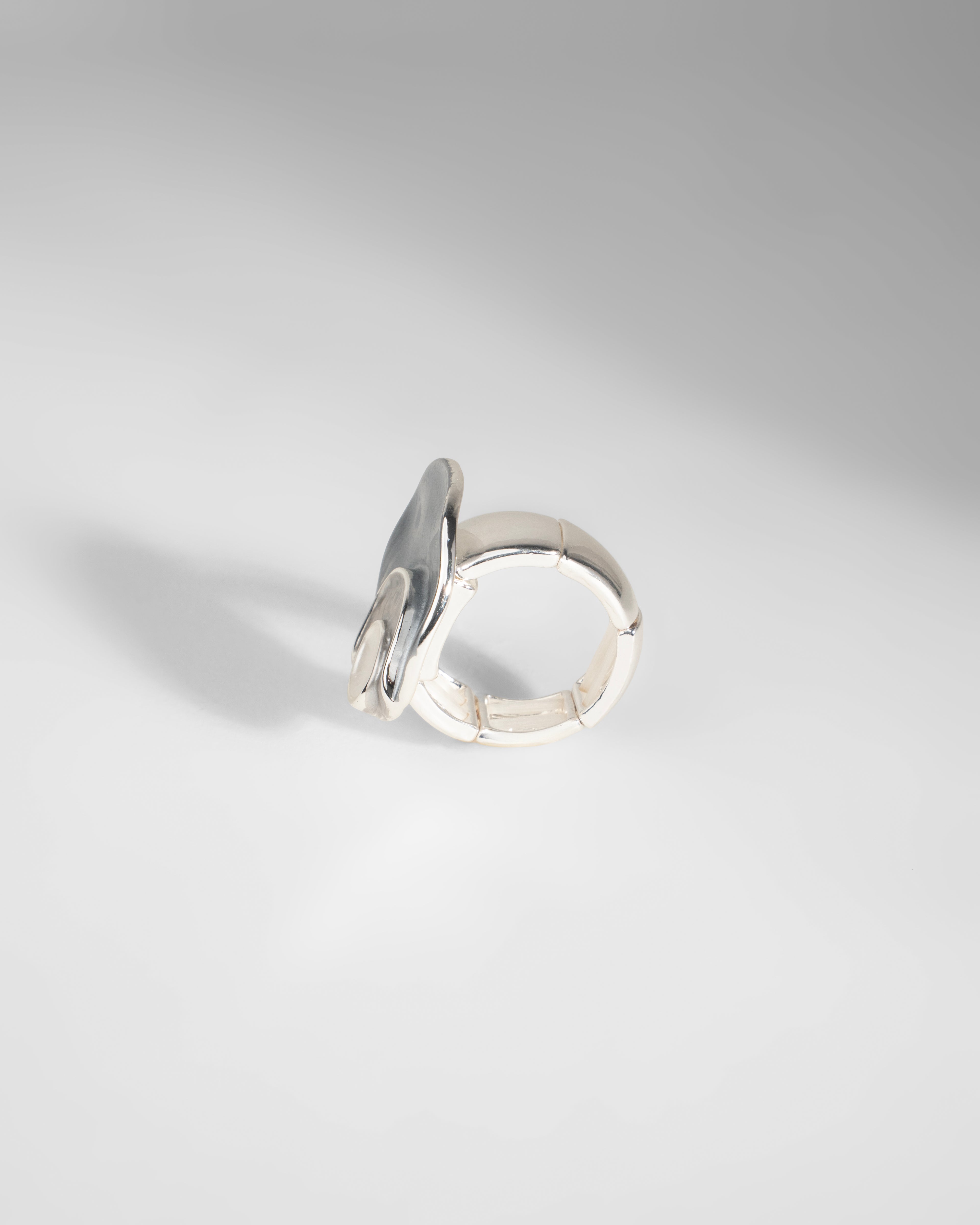 Sleek Silver-Etched Ring with Modern Design