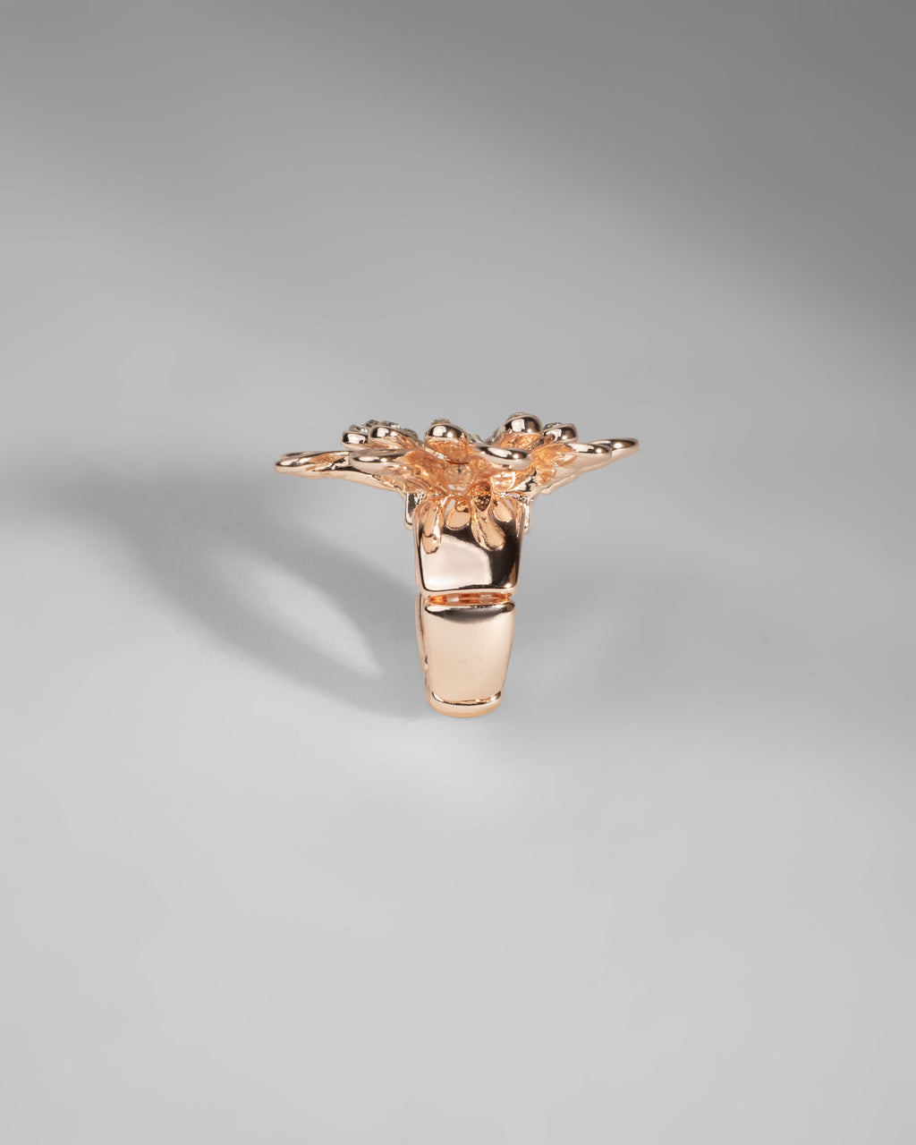 Exquisite Rose Gold Diamond-Studded Butterfly Ring