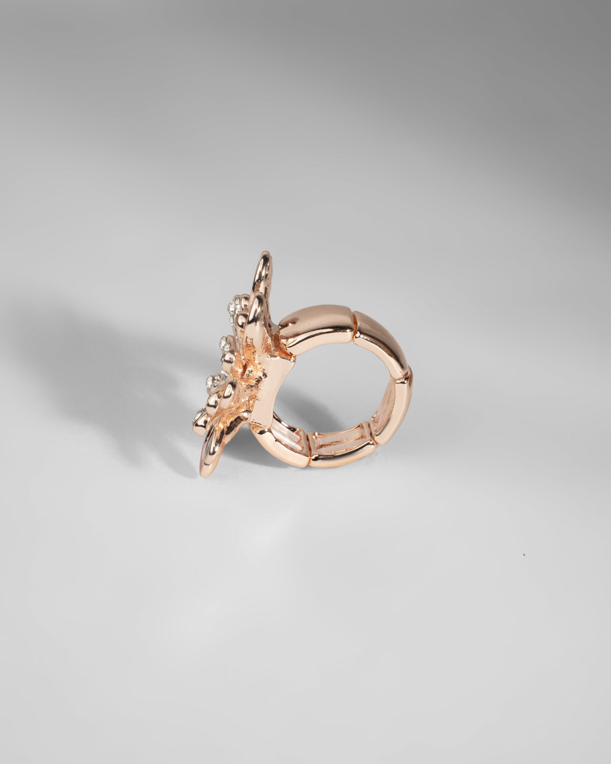 Exquisite Rose Gold Diamond-Studded Butterfly Ring