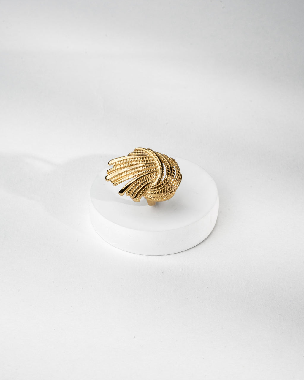 Elegant Twisted Gold Cocktail Ring