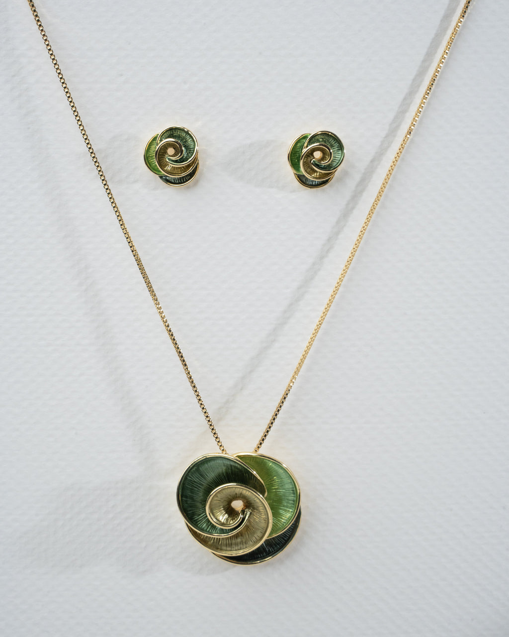 Elegant Spiral Green Enamel Jewelry Set - Necklace and Earrings