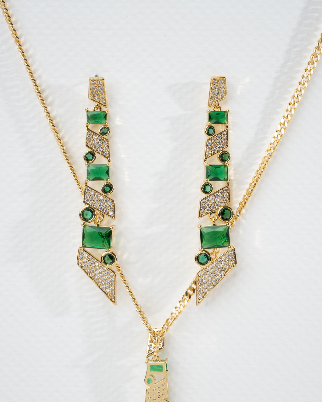Exquisite Emerald Gold Plated Necklace with Geometric Detailing