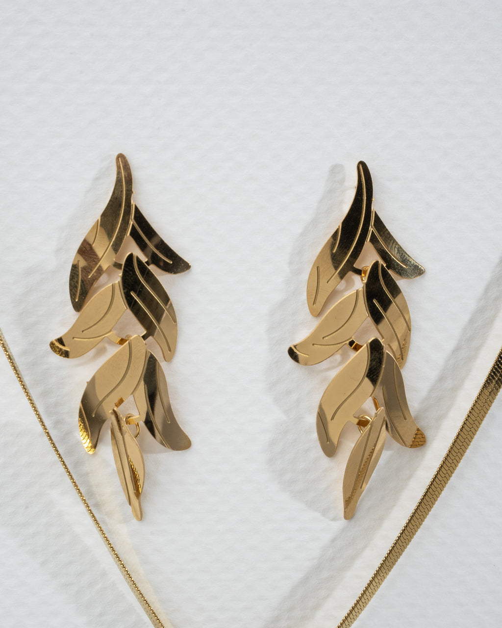 Elegant Leaf Pendant Necklace and Earring Set