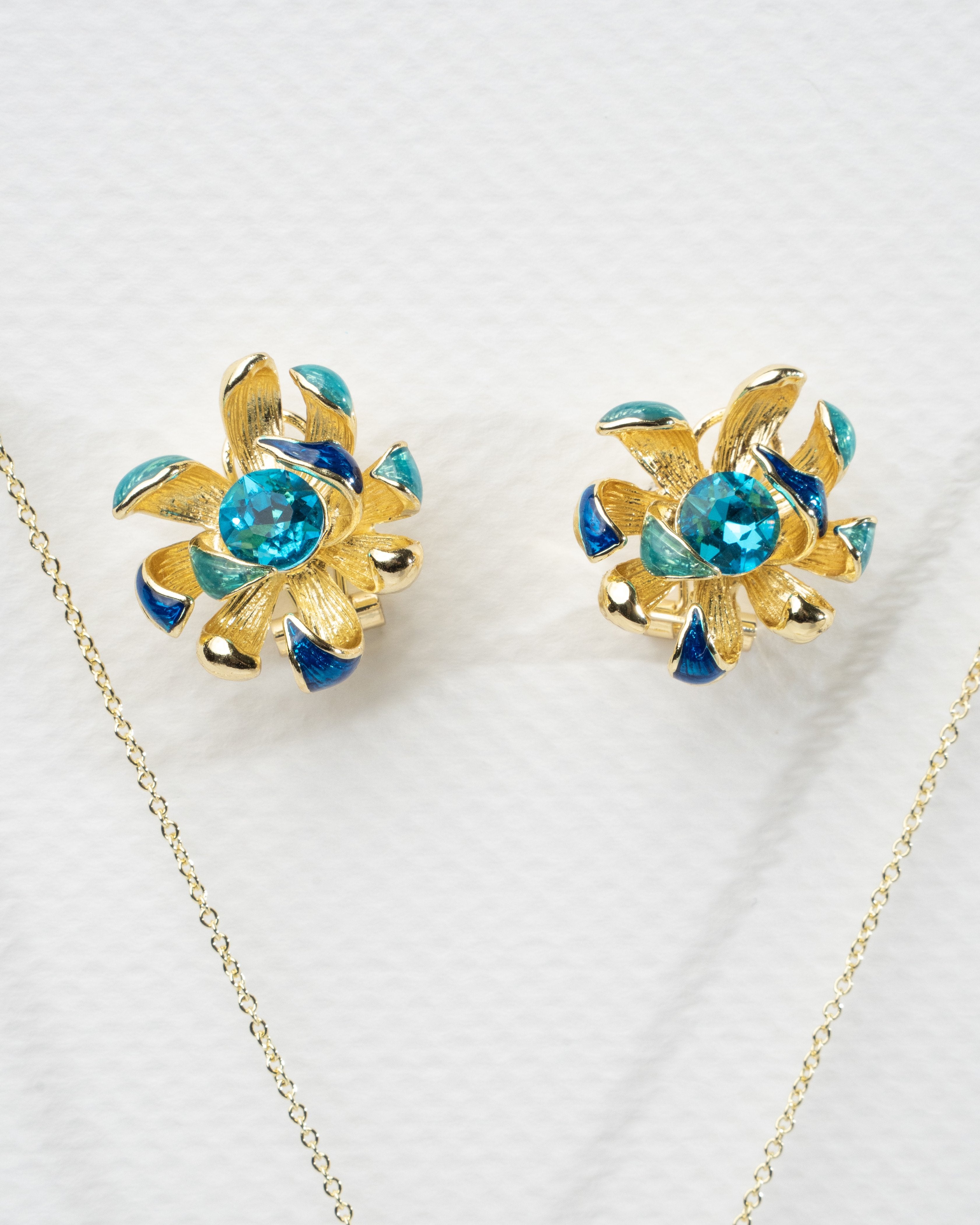 Exquisite Blue Floral Pendant and Earring Set