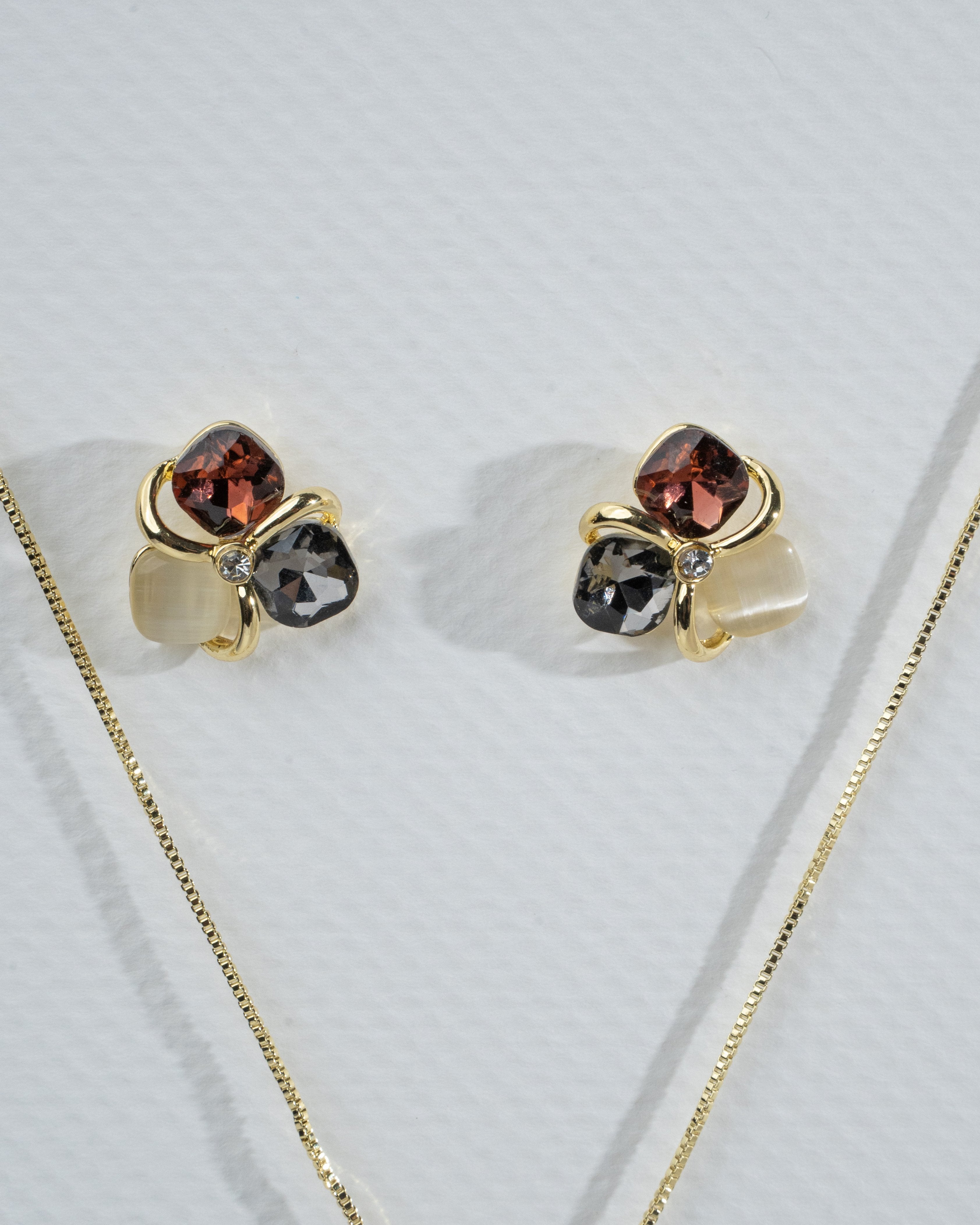 Elegant Tri-Stone Gold Necklace and Earring Set