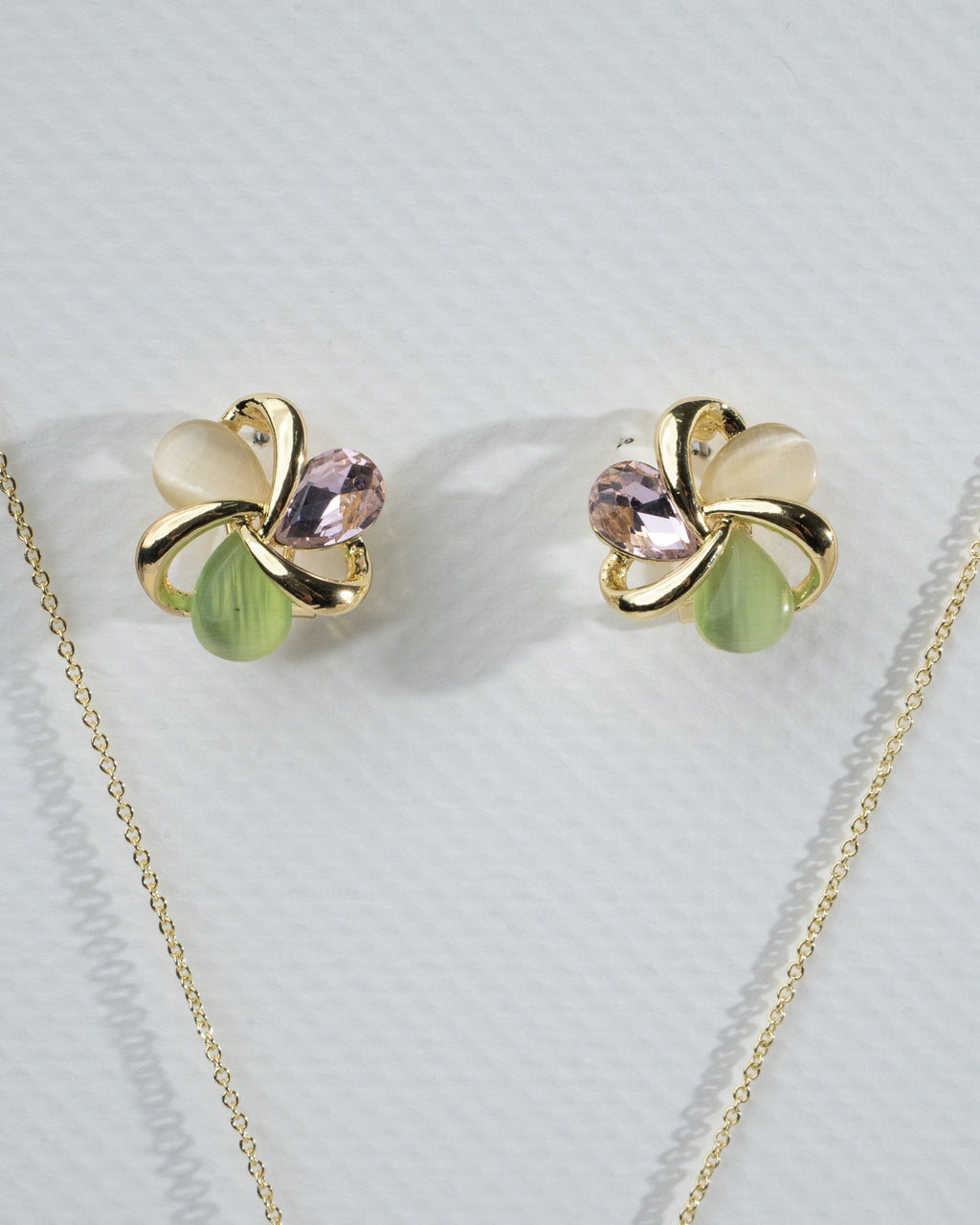 Elegant Floral Gemstone Necklace and Earring Set