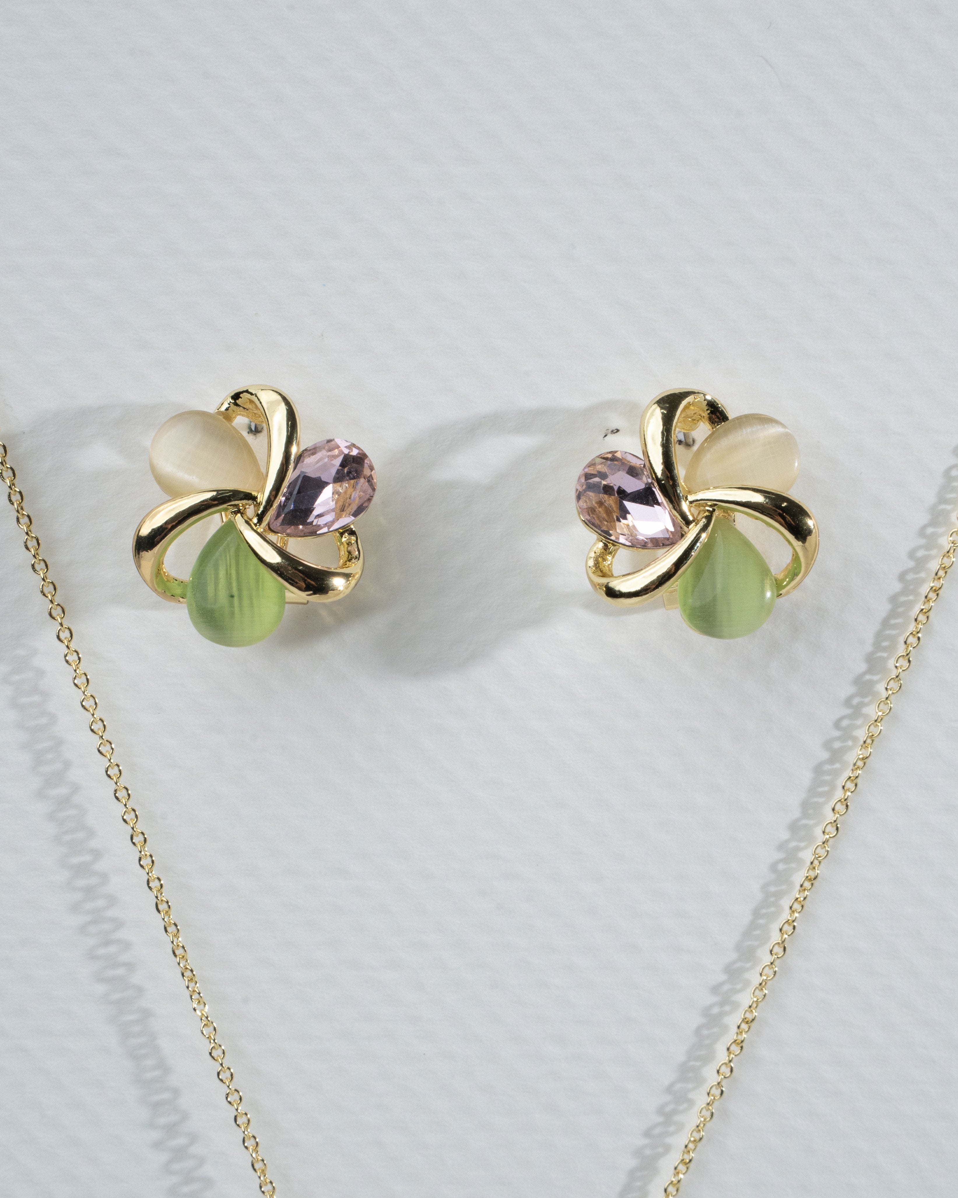 Elegant Floral Gemstone Necklace and Earring Set
