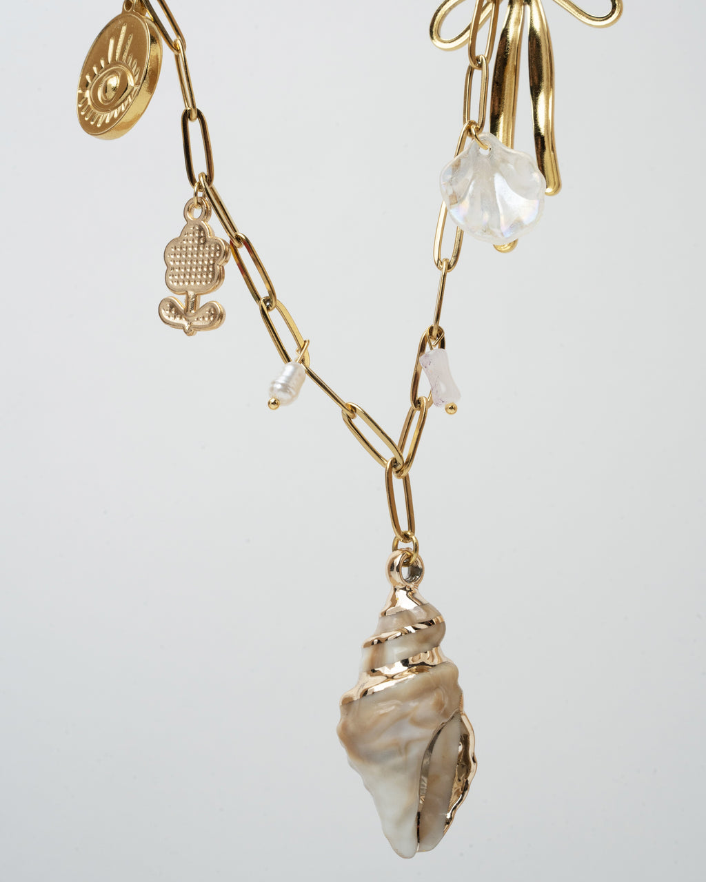 Elegant Gold Charm Link Necklace with Shell Pendant