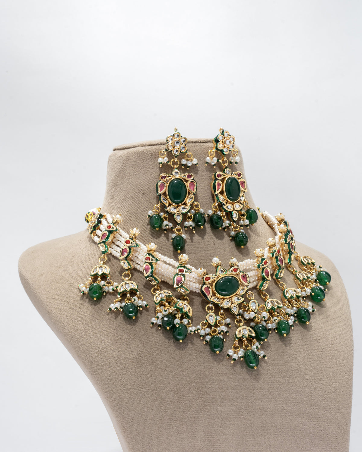 Exquisite Gold-Plated Kundan Necklace and Earrings Set with Emerald Accents