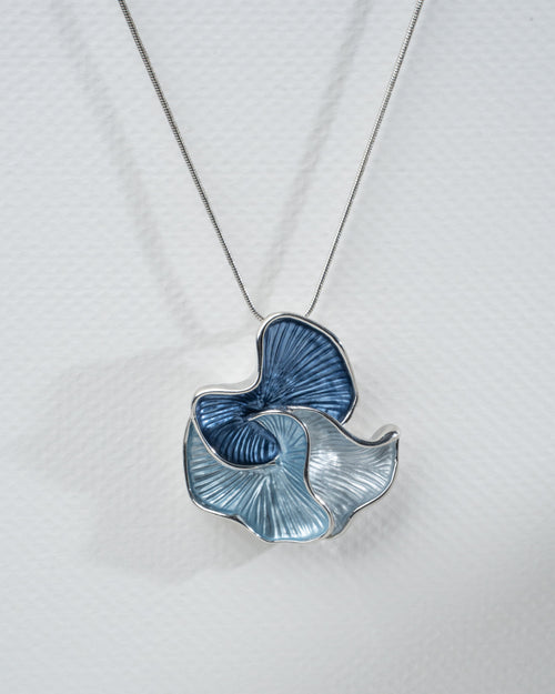 Elegant Blue Floral Pendant Necklace
