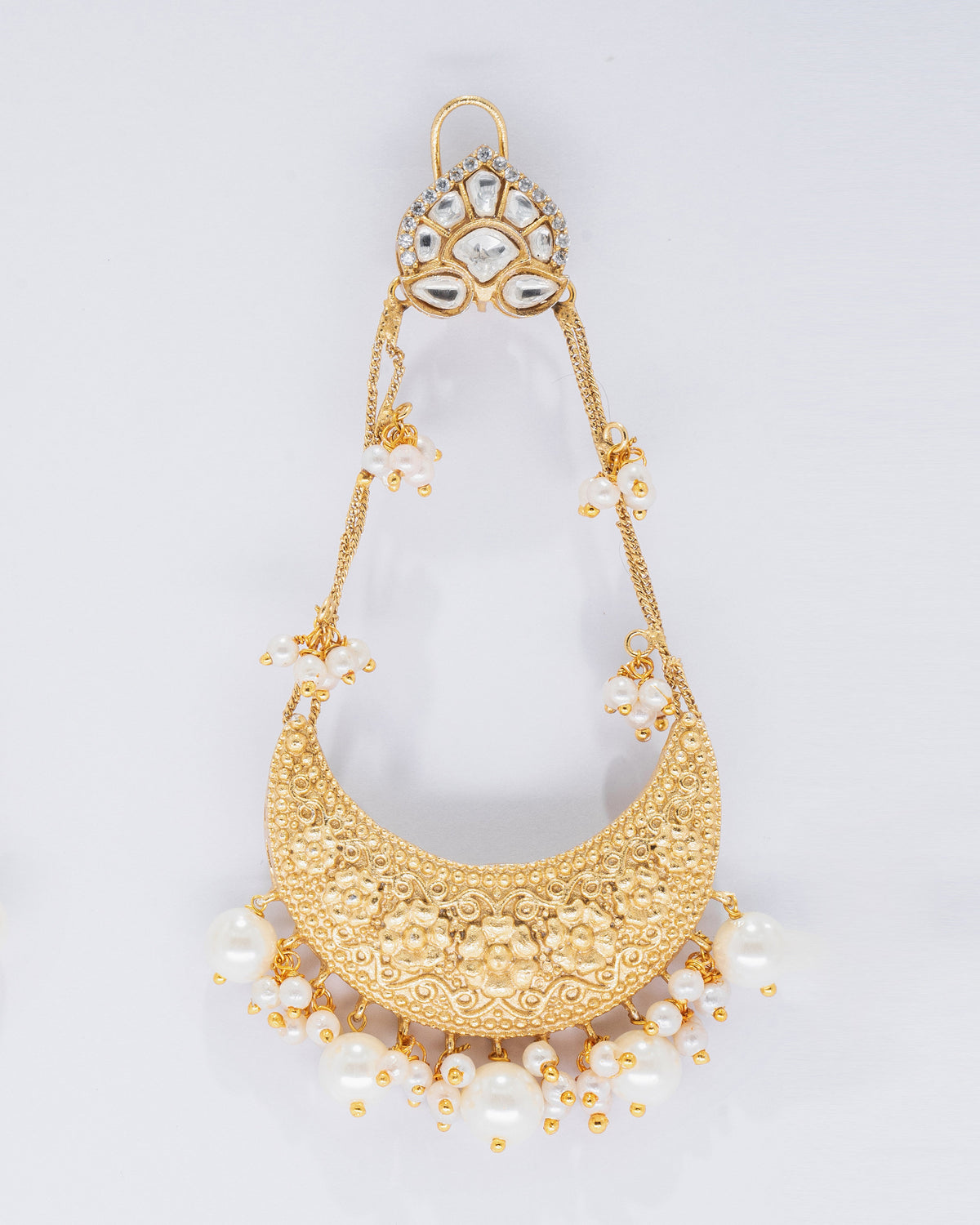 Elegant Gold-Plated Maang Tikka with Pearl Accents