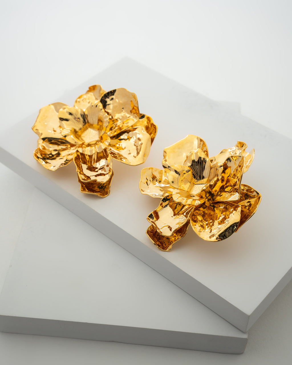 Luxurious Gold-Plated Floral Earring