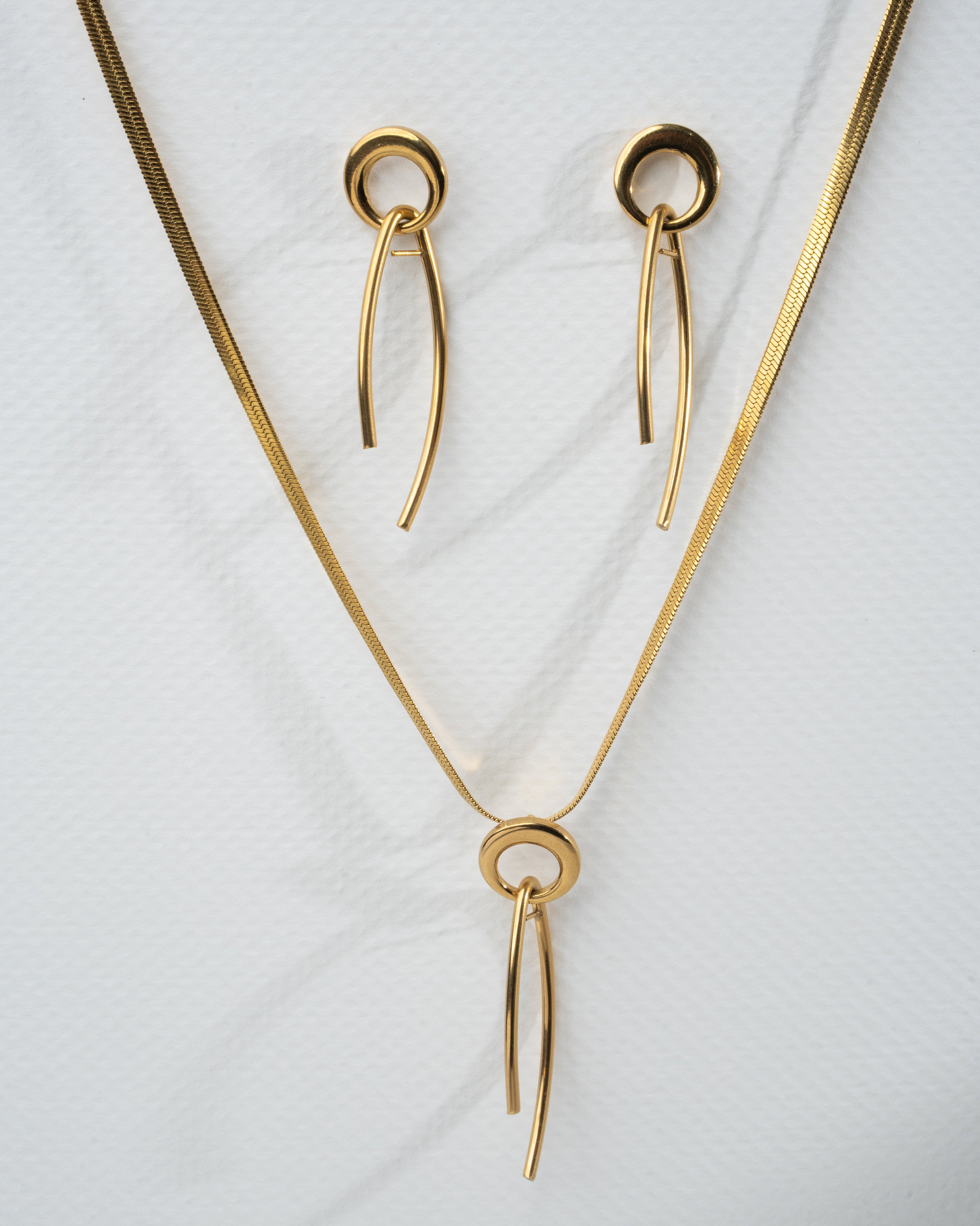 Elegant Gold-Inspired Pendant and Earring Set