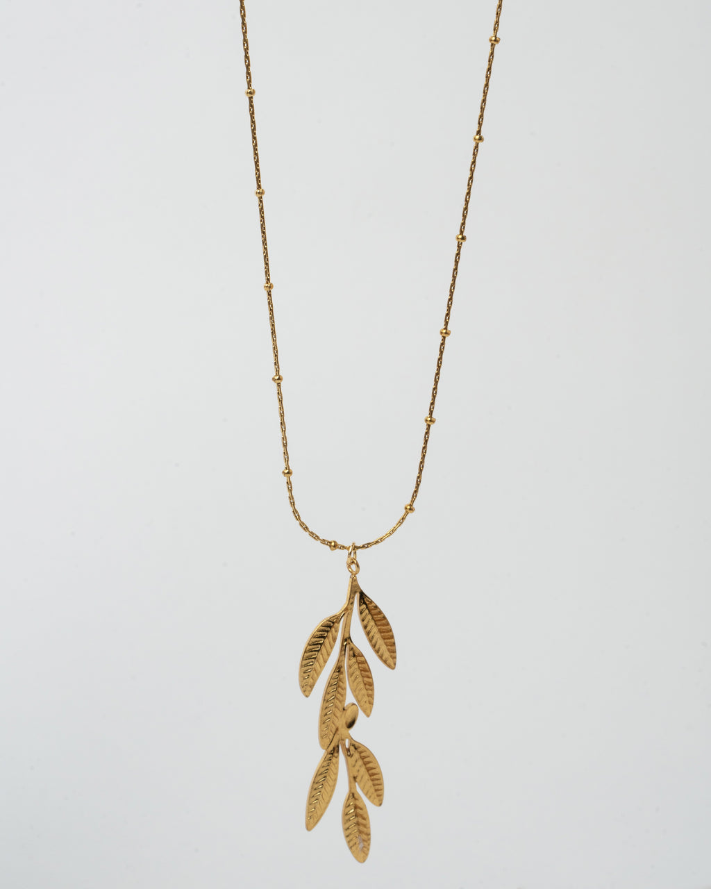 Elegant Gold Leaf Pendant Necklace