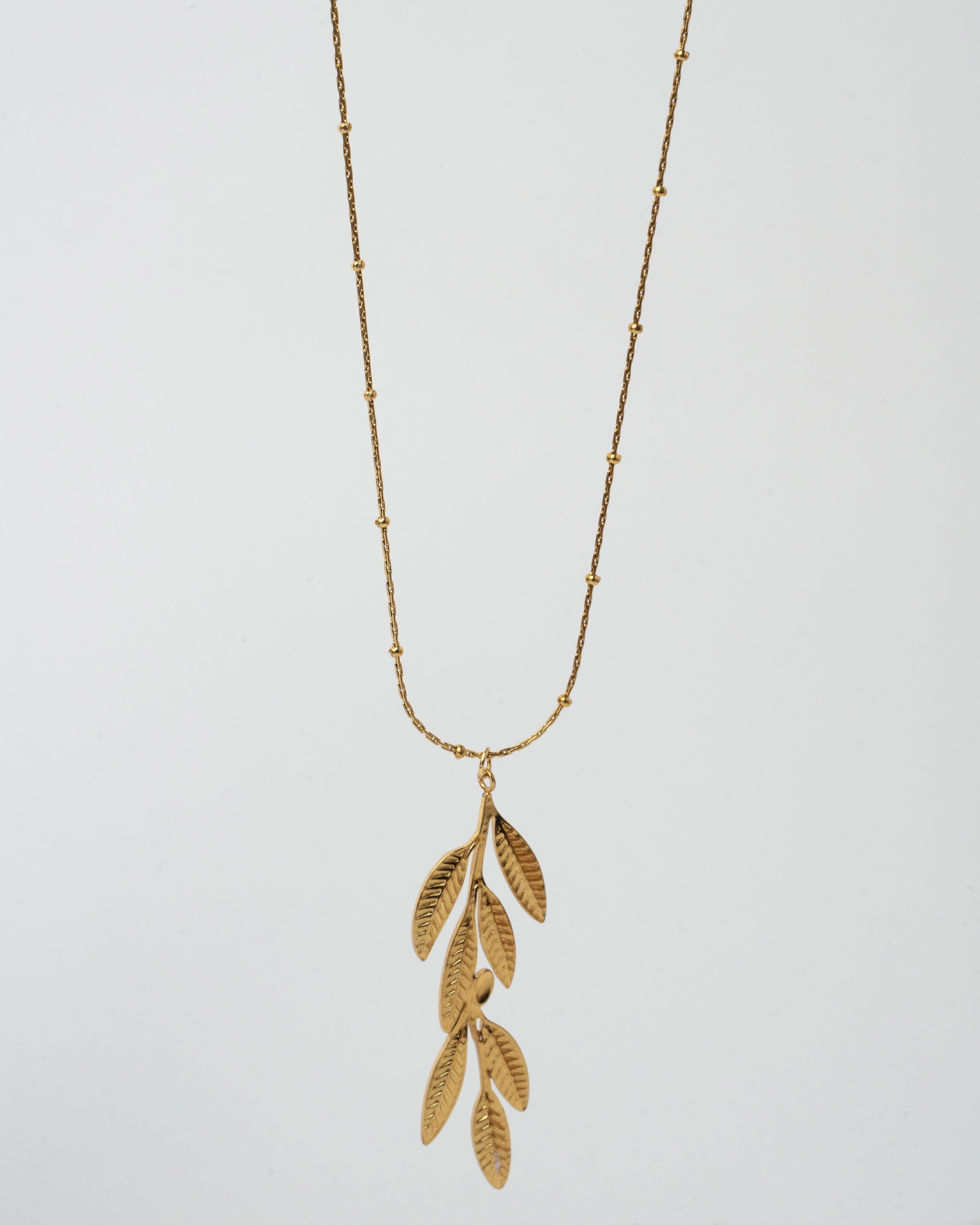 Elegant Gold Leaf Pendant Necklace