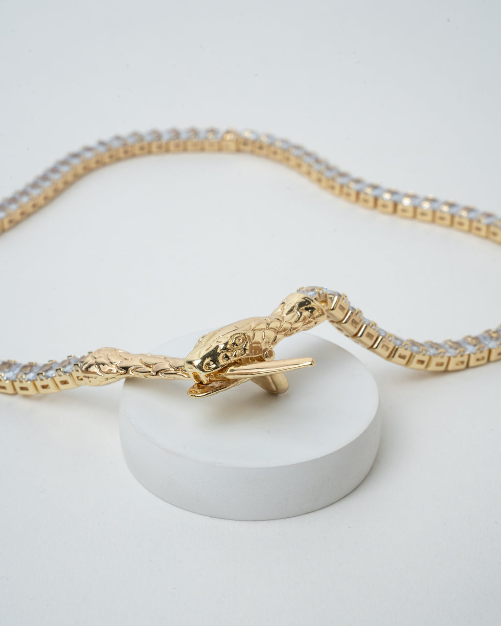 Exquisite Gold Serpent Necklace with Diamond Accents