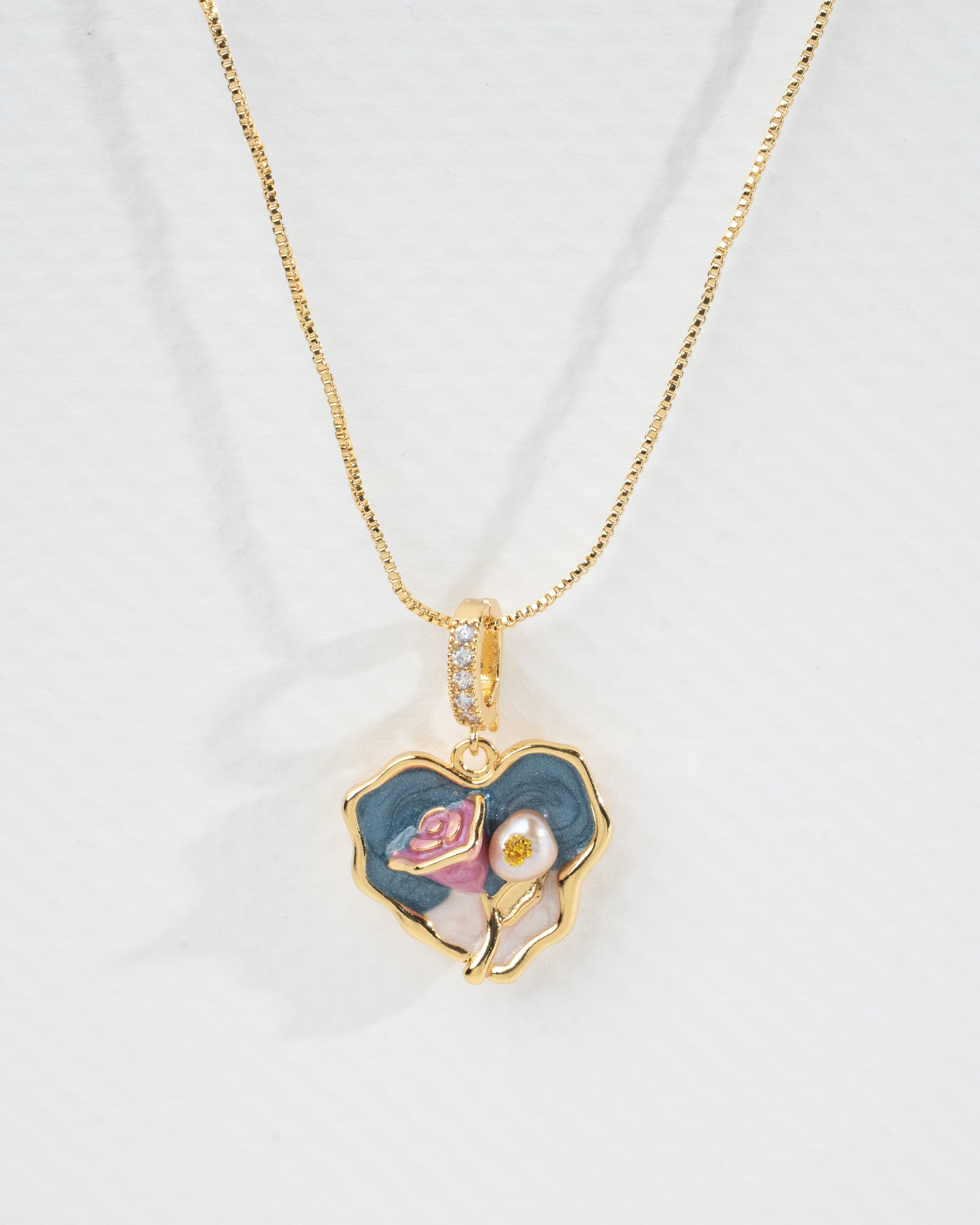Elegant Floral Heart Necklace and Earring Set in Gold
