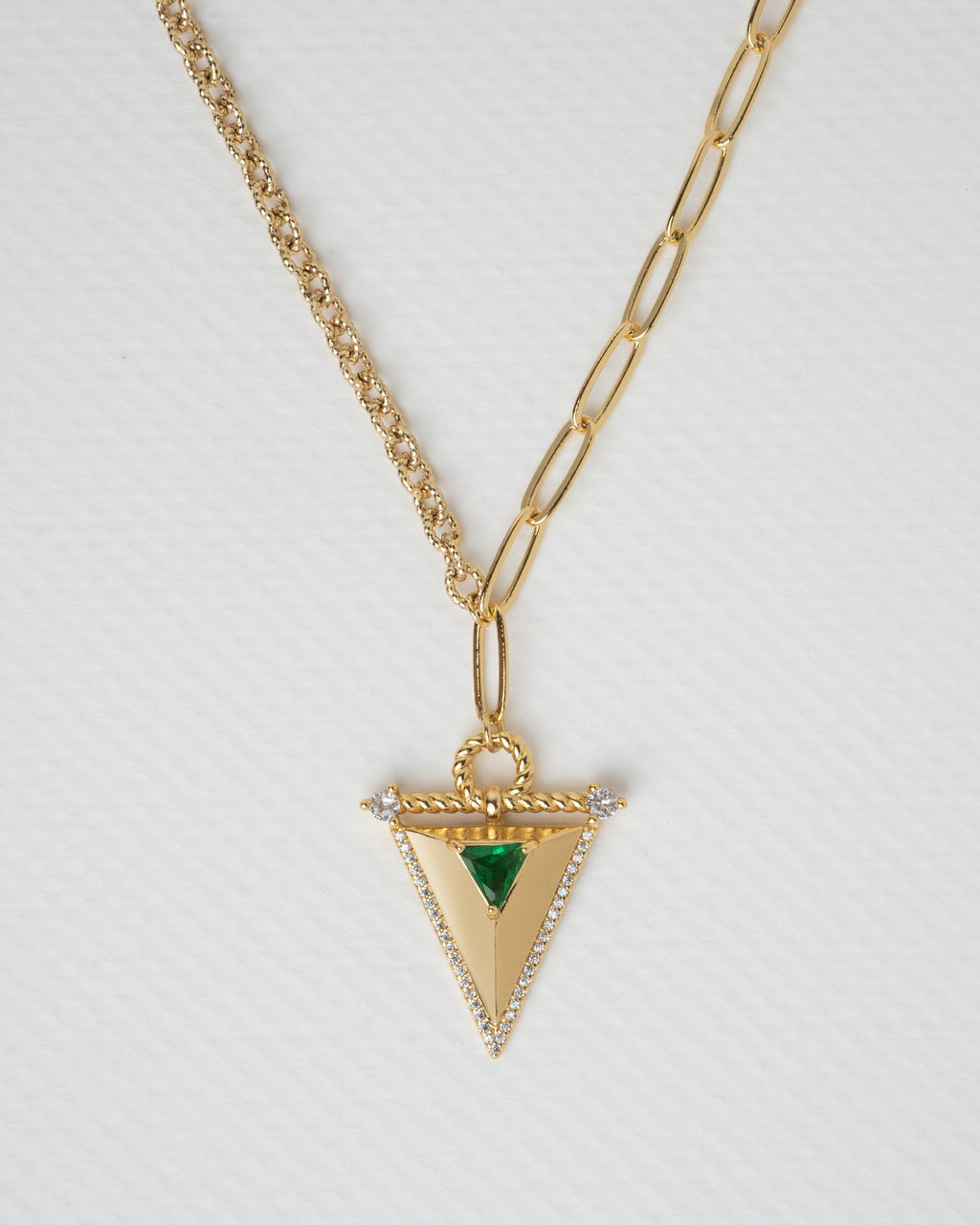 Elegant Triangular Gold Jewelry Set with Emerald Highlights