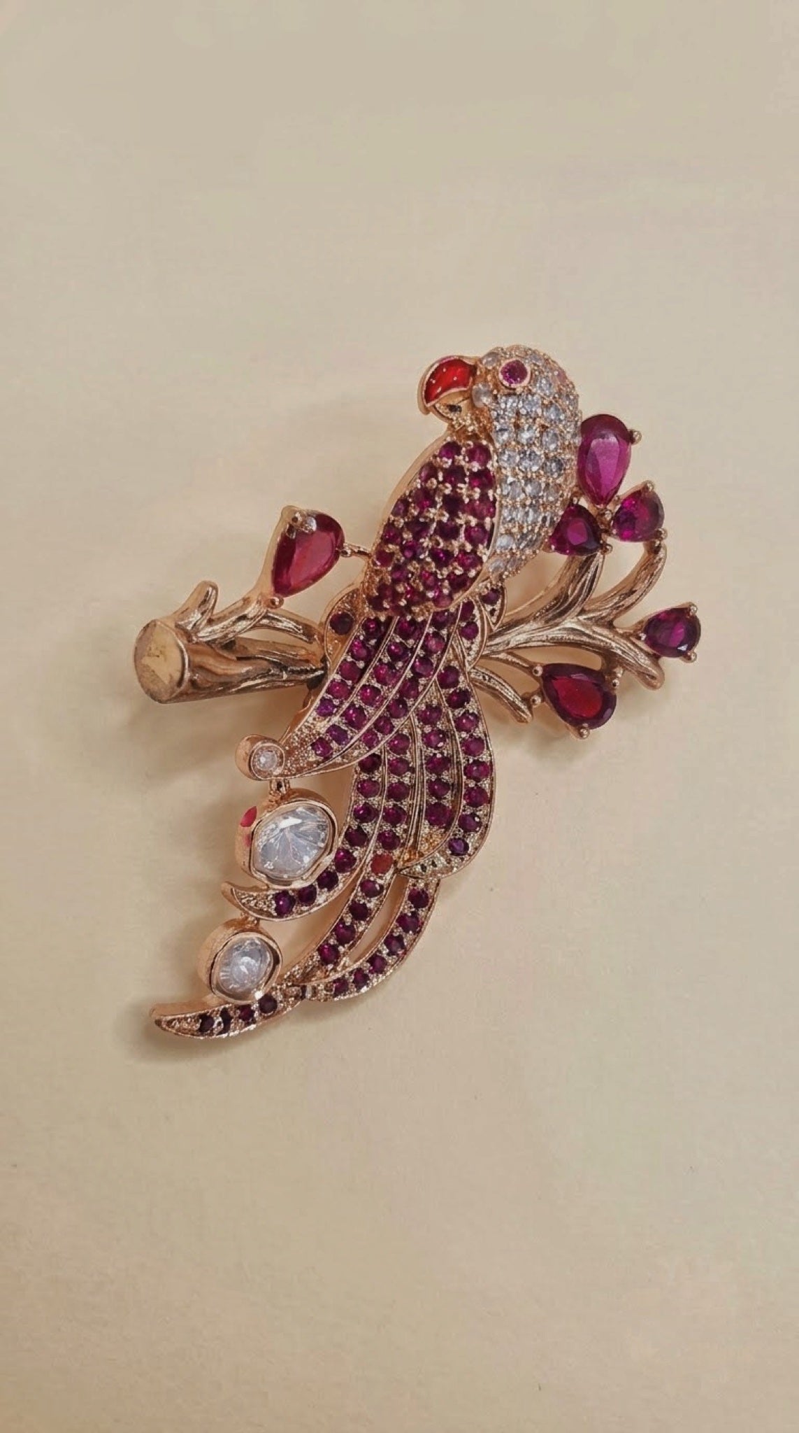 Rose gold-tone parrot brooch with ruby-pink stones and crystals - view 3