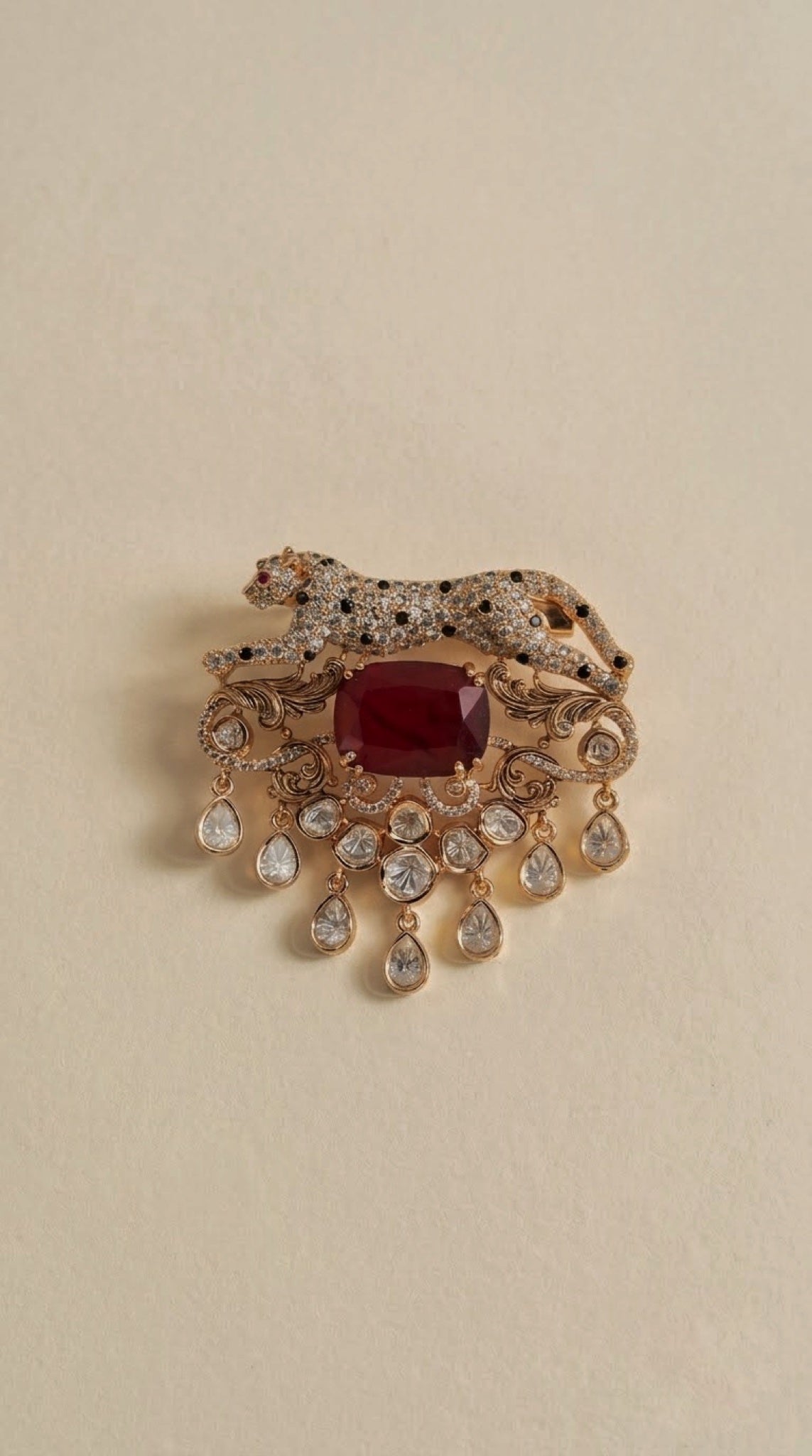 Gold-tone leopard brooch with ruby-red stone and polki-look drops - view 2