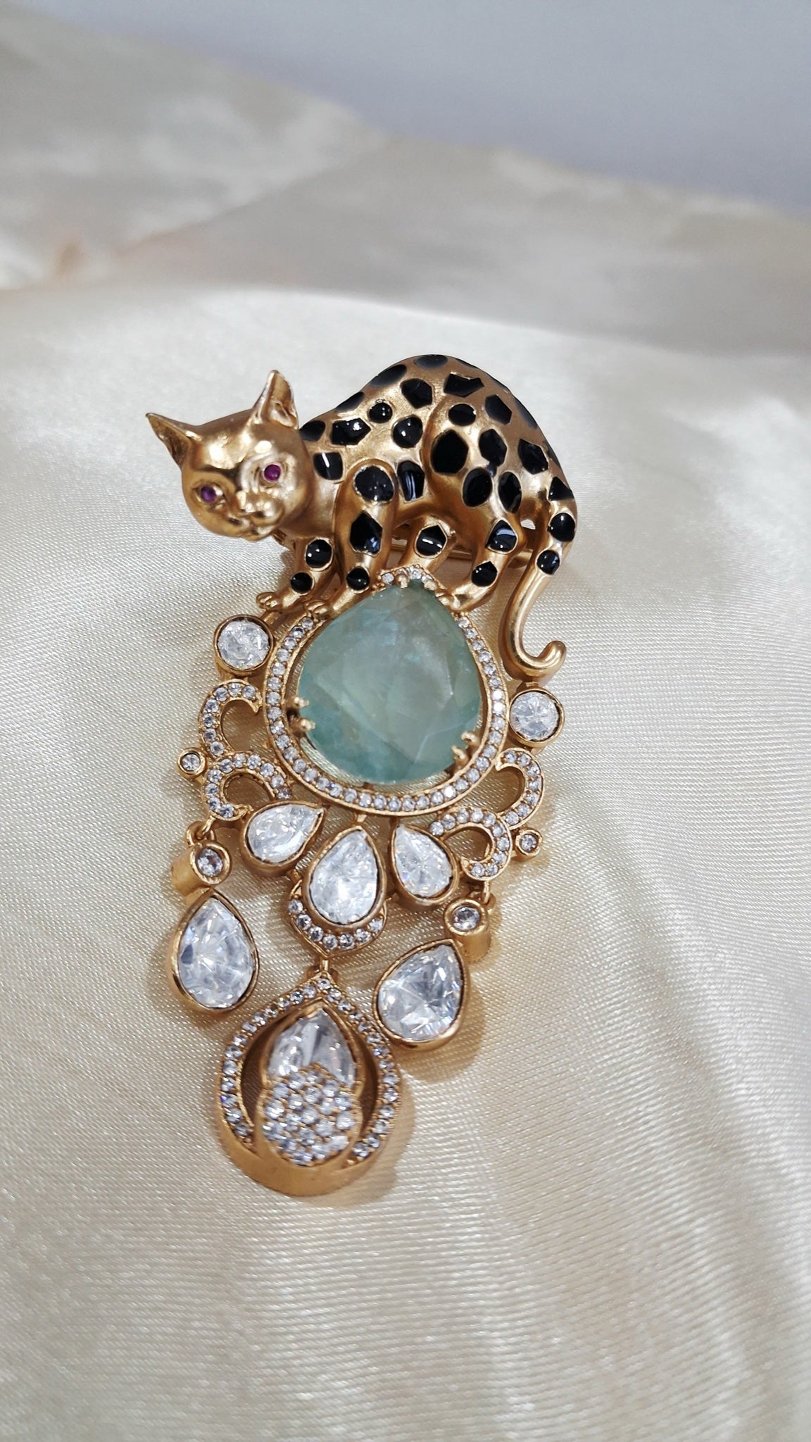 Gold-tone leopard brooch with aqua stone and polki-look stones - view 3