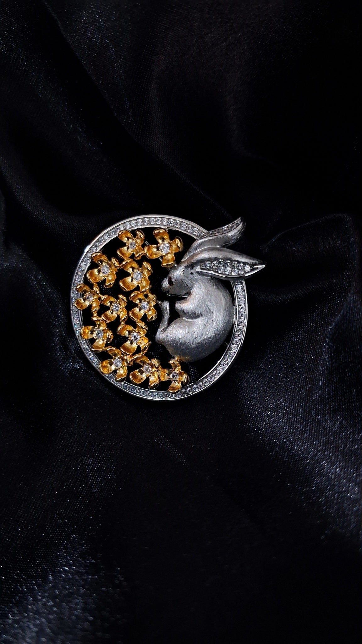 Dual-tone round brooch with silver rabbit and gold flowers on black enamel - view 2