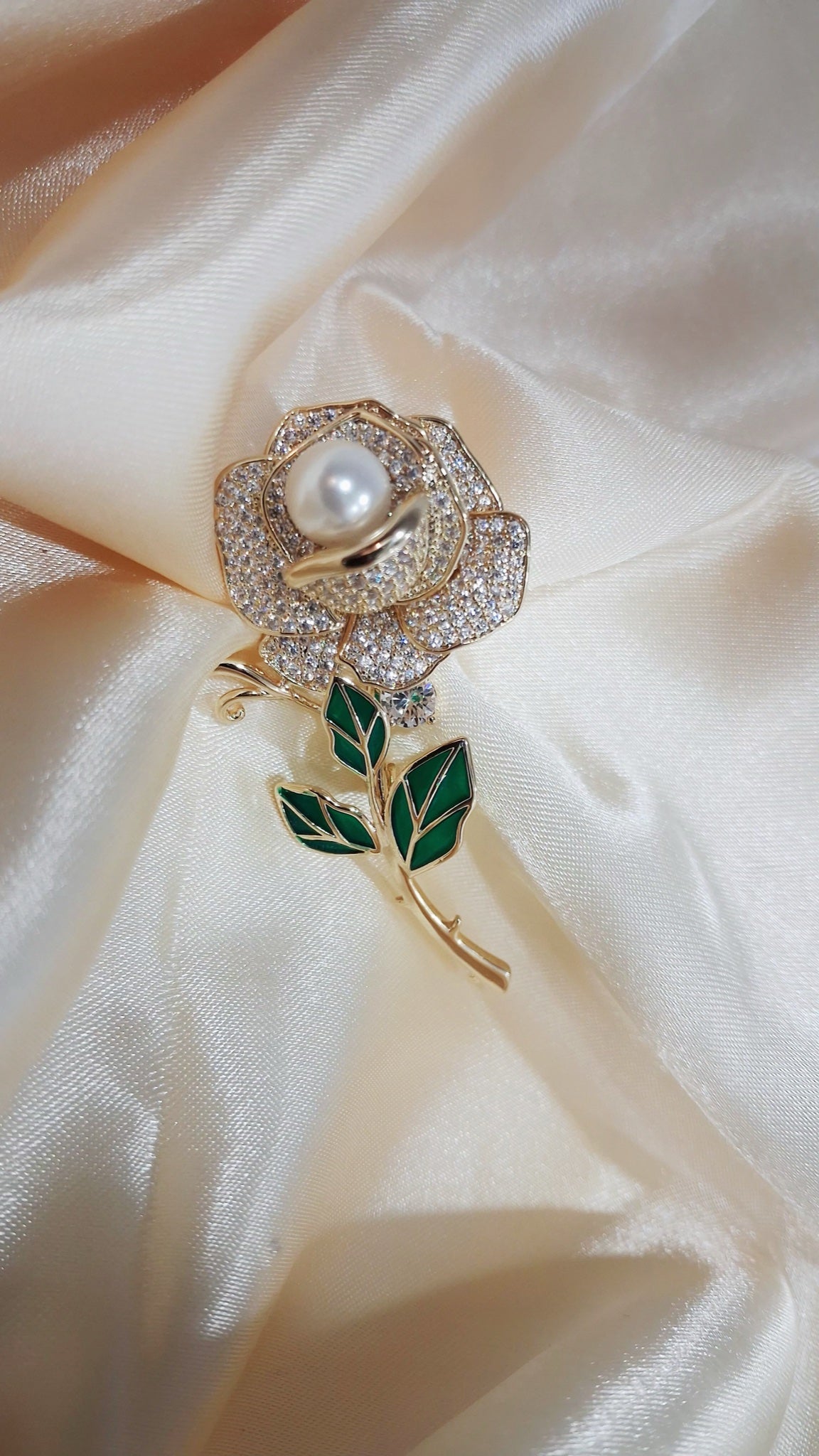 Gold-tone rose brooch with faux pearl centre and green enamel leaves - view 2