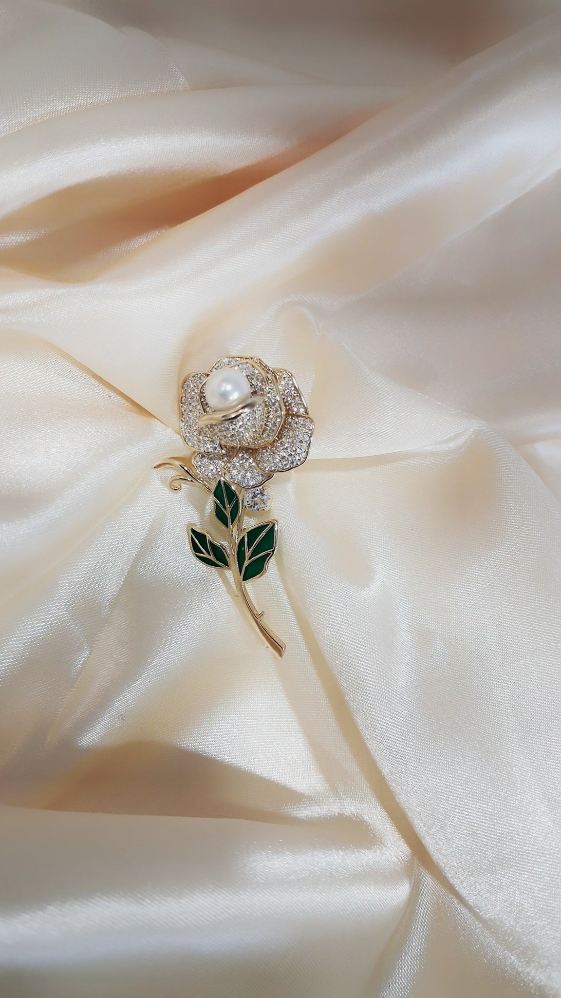 Gold-tone rose brooch with faux pearl centre and green enamel leaves - view 3