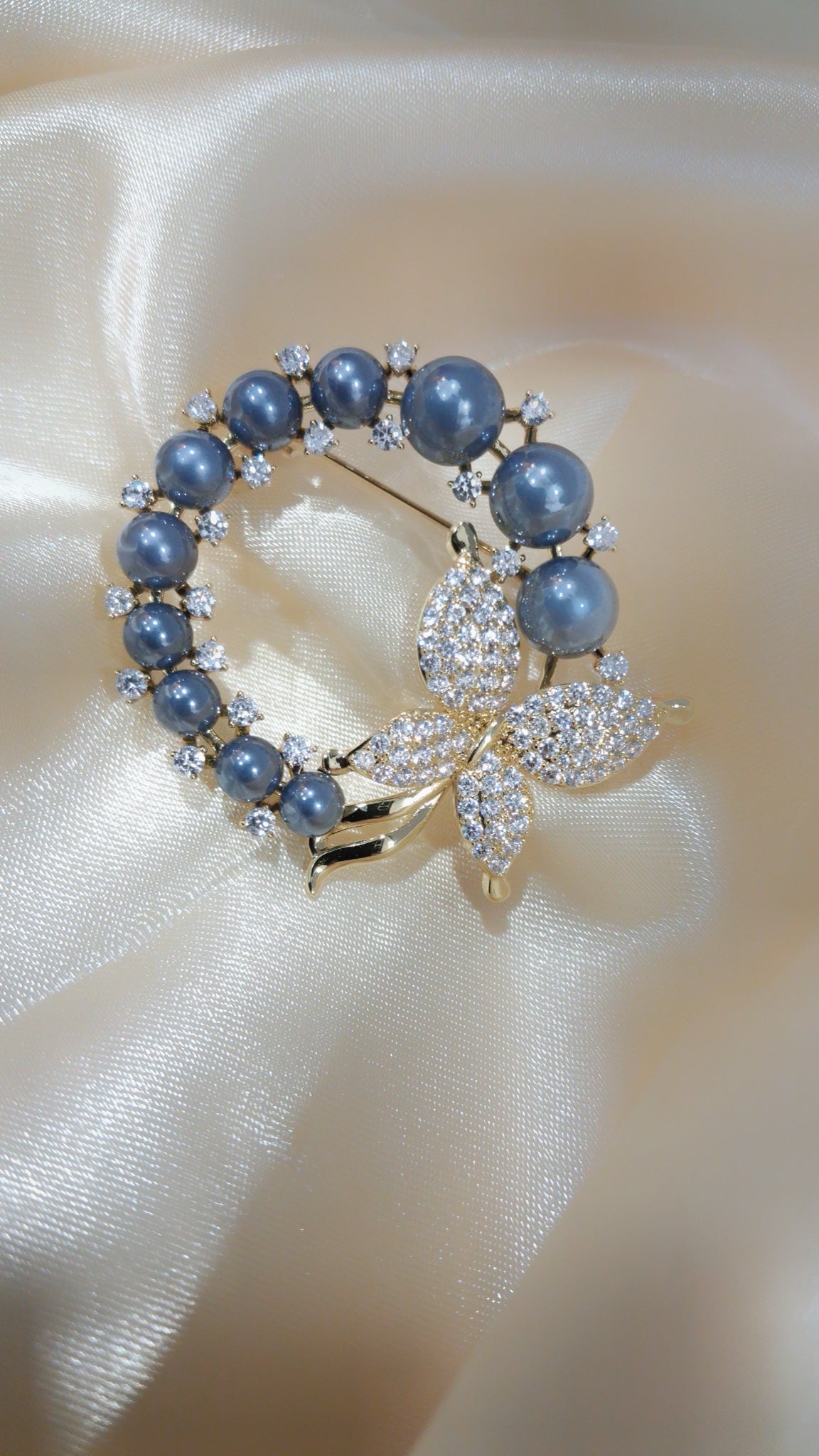 Gold-tone wreath brooch with blue faux pearls and crystal butterfly - view 3