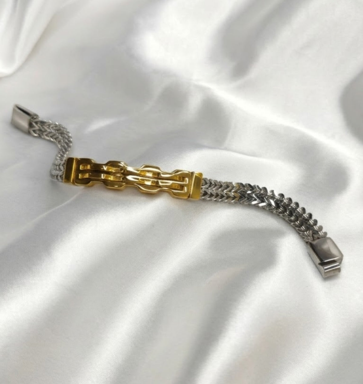 Silver-tone wheat chain bracelet with sculpted buckle-link centrepiece and polished end caps - view 3