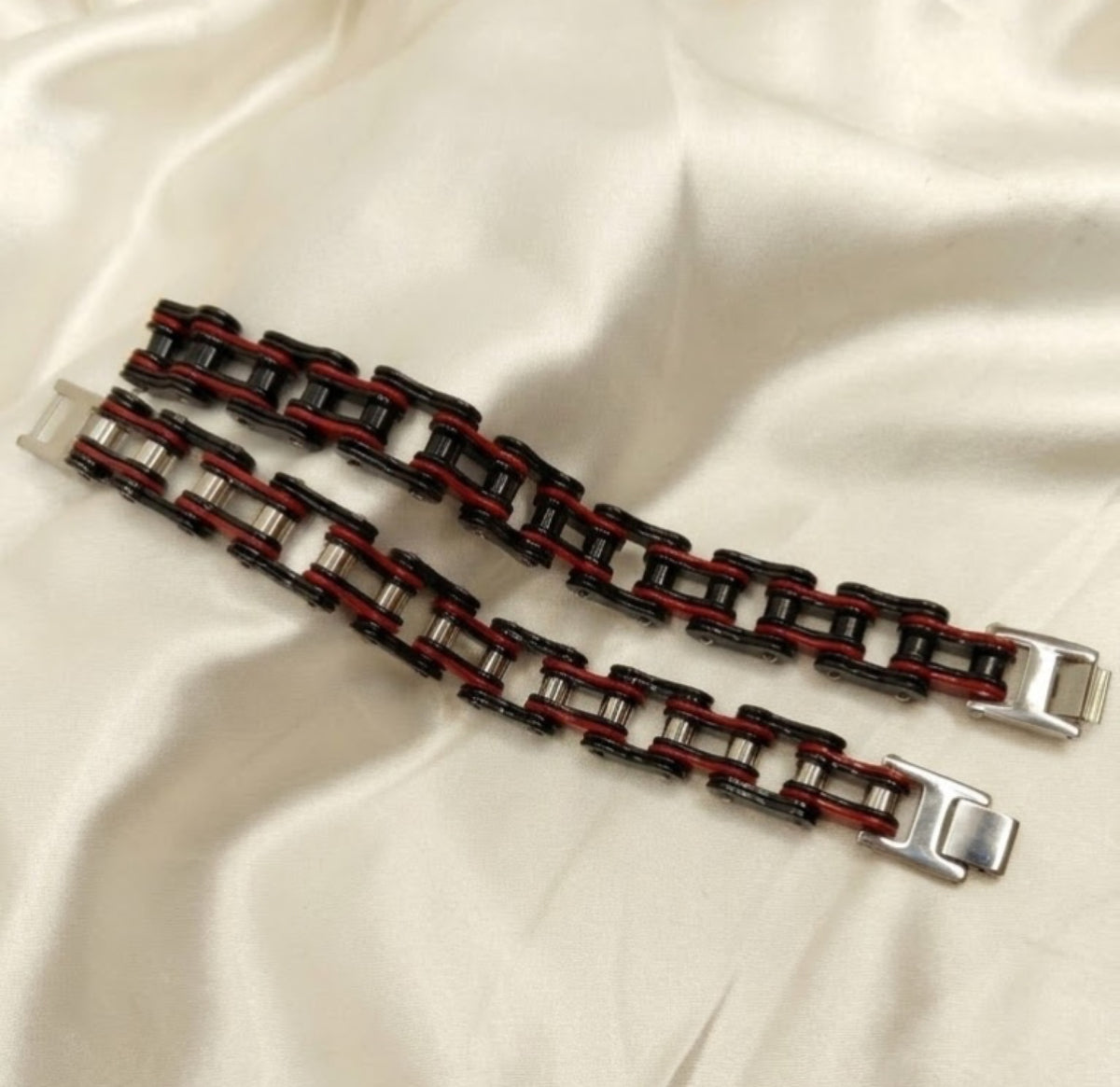 Black-finish and red bike chain link bracelet with silver-tone fold-over clasp