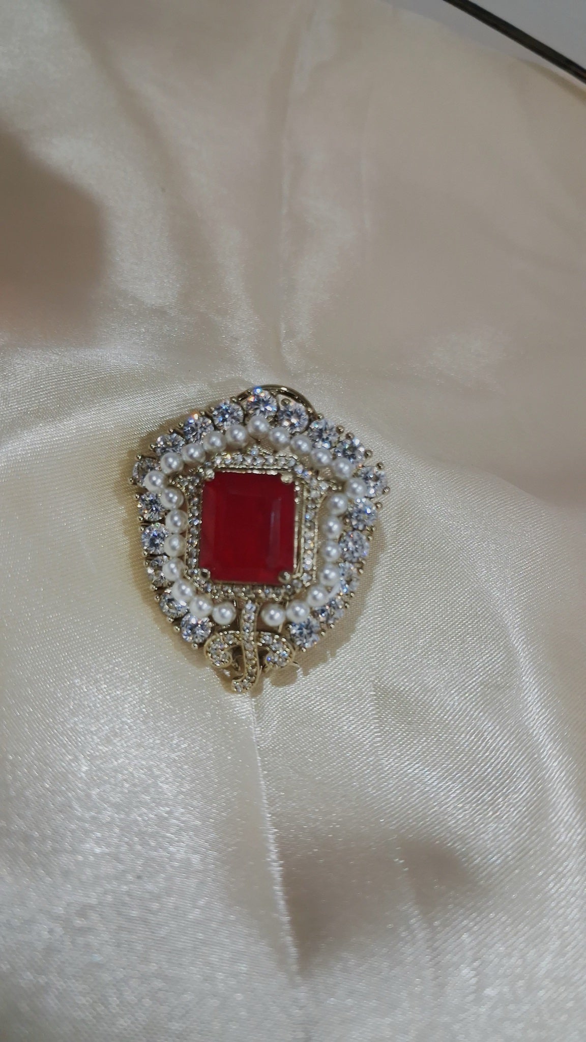 Shield-shaped stud earrings with red stone, faux pearls and crystals - view 2