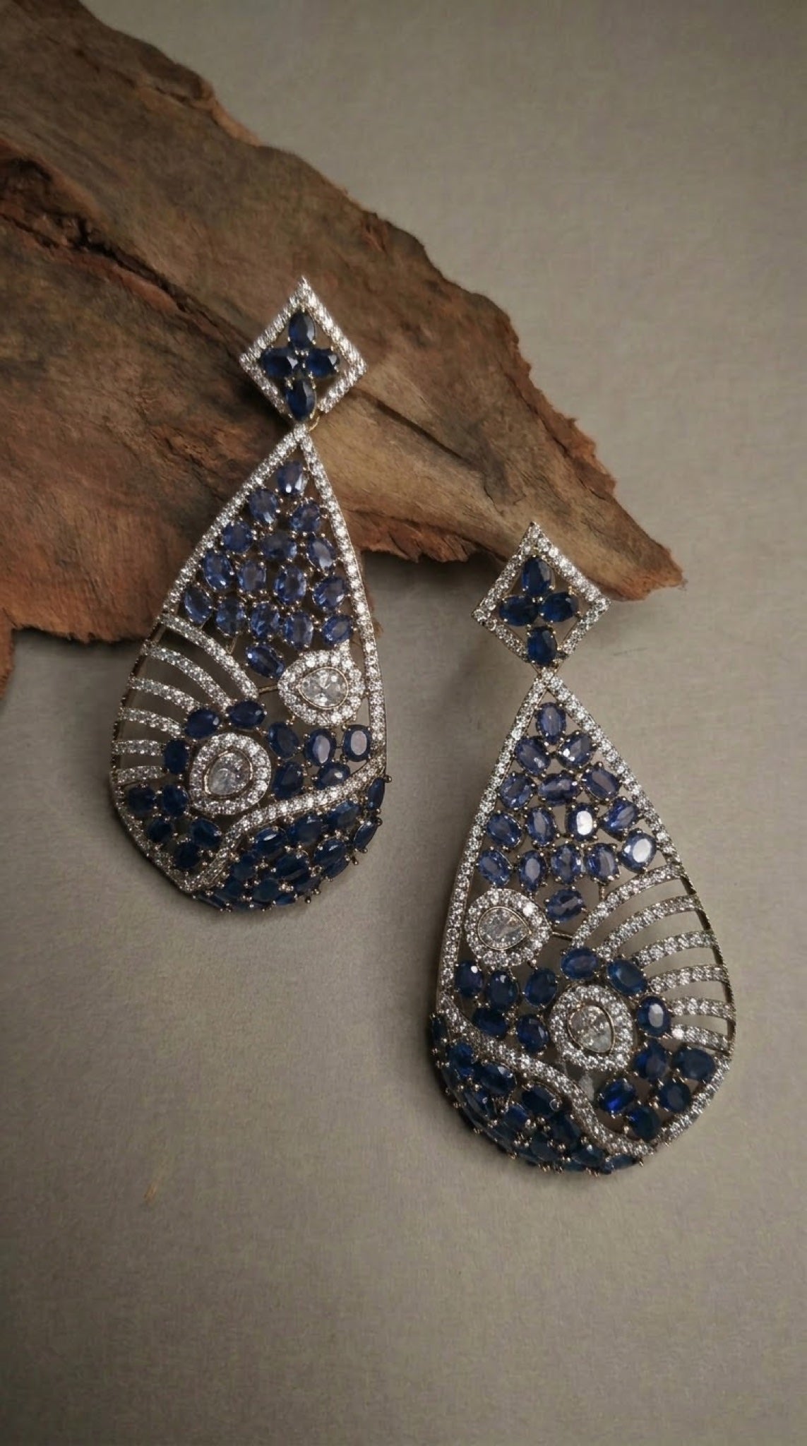 Teardrop earrings with midnight-blue stones and crystal waves