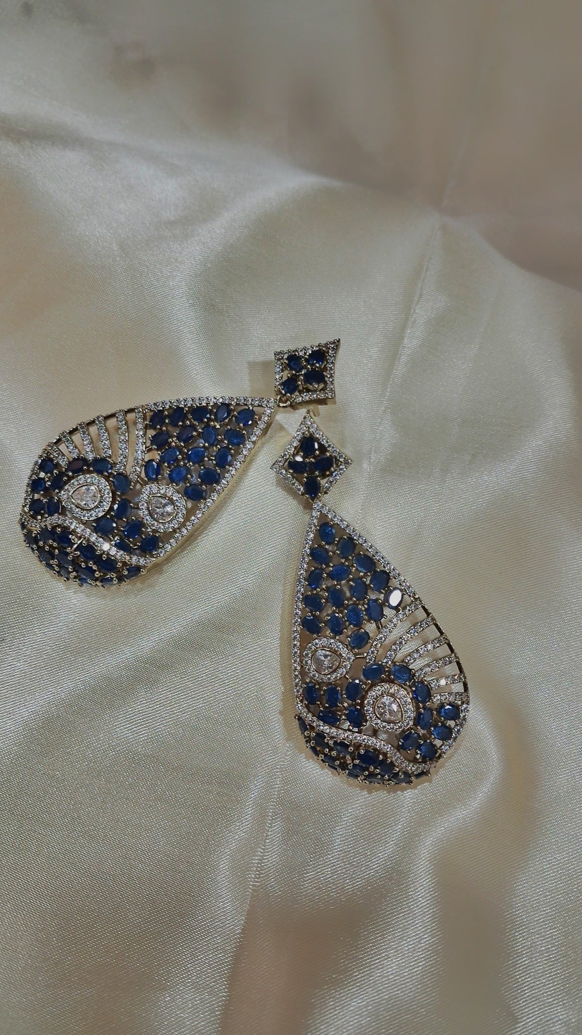 Teardrop earrings with midnight-blue stones and crystal waves - view 3