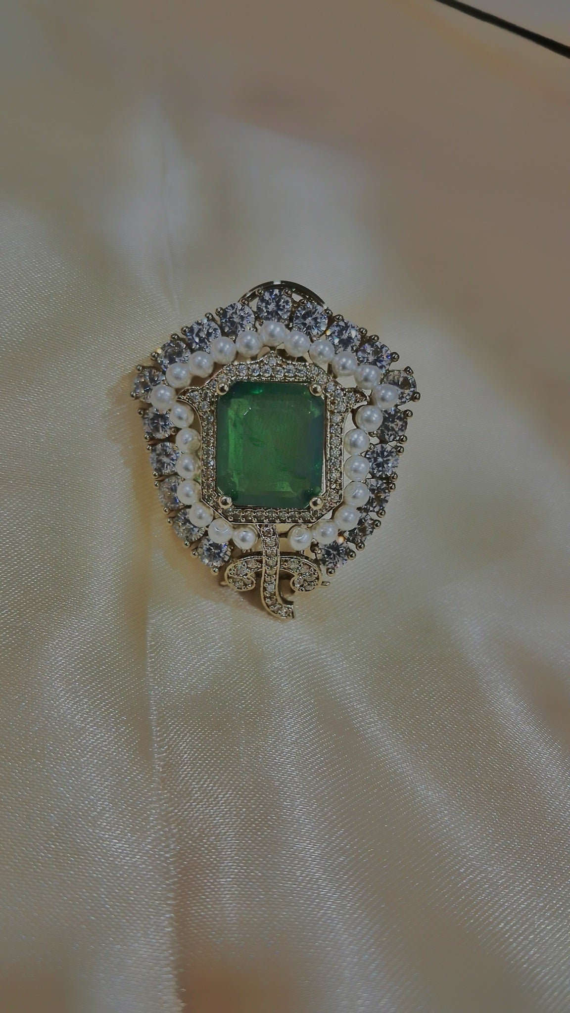 Shield-shaped stud earrings with green stone, faux pearls and crystals - view 2