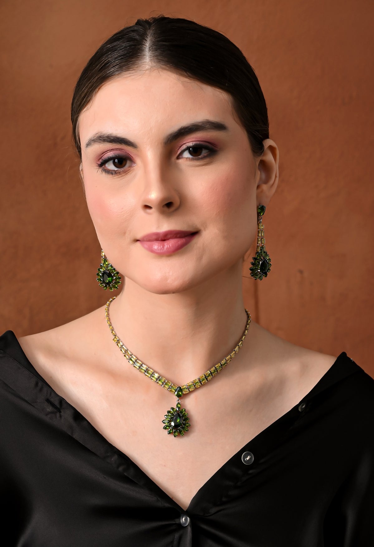 Green crystal collar necklace set with olive teardrop halo pendant