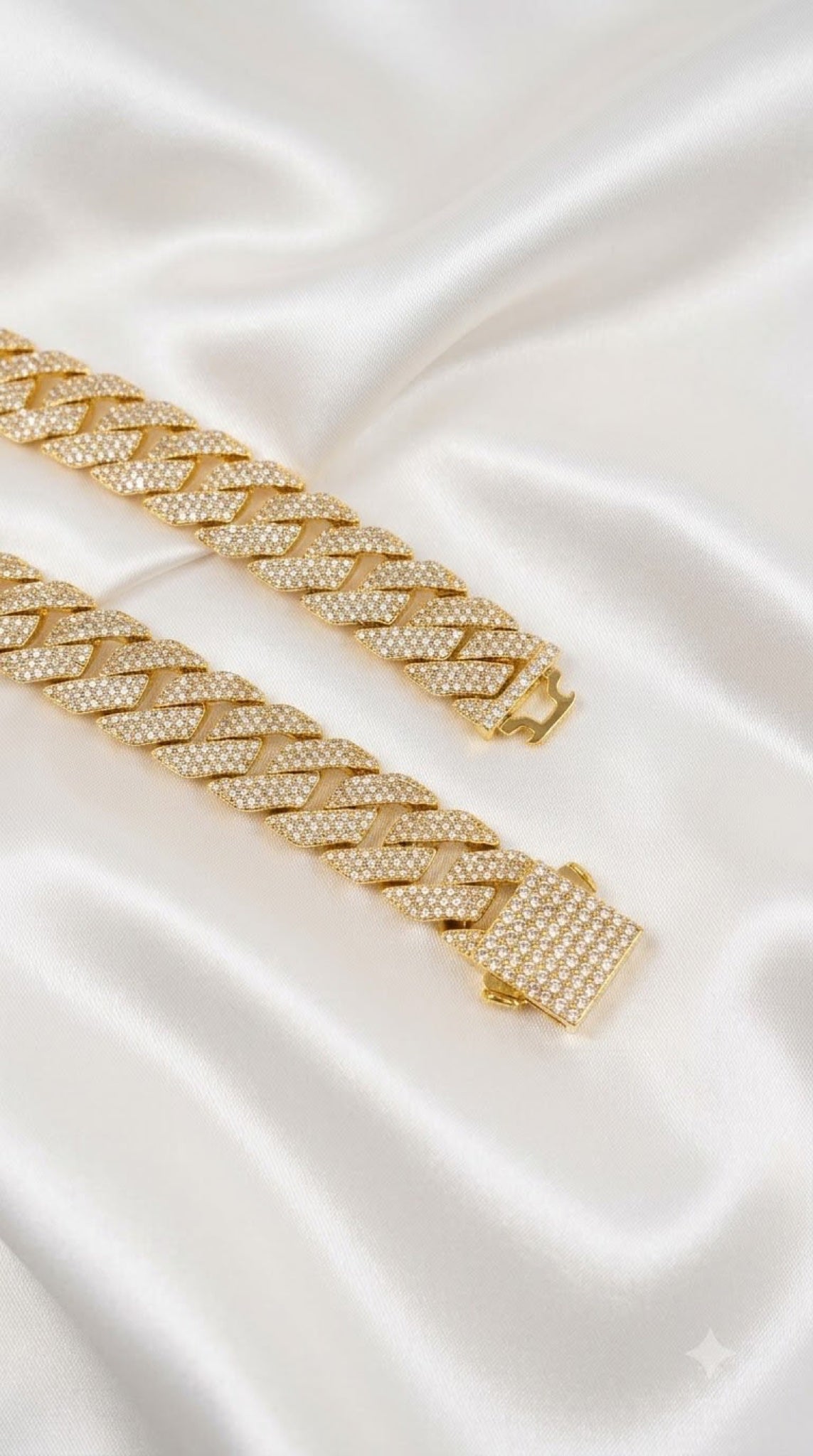 Iced Miami Cuban chain with CZ pavé - view 2