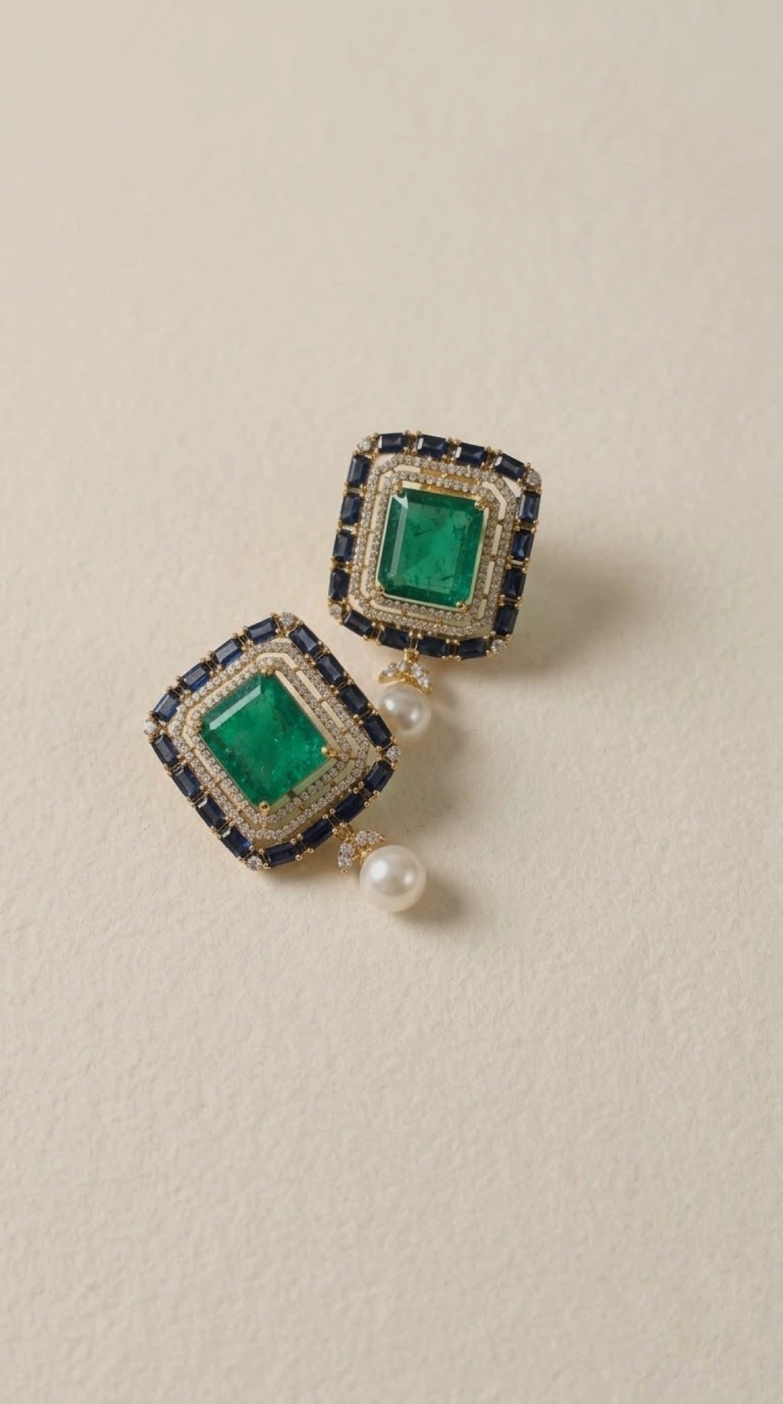 Gold-tone choker necklace set with emerald-green centre stone, blue crystals and faux pearls - view 2