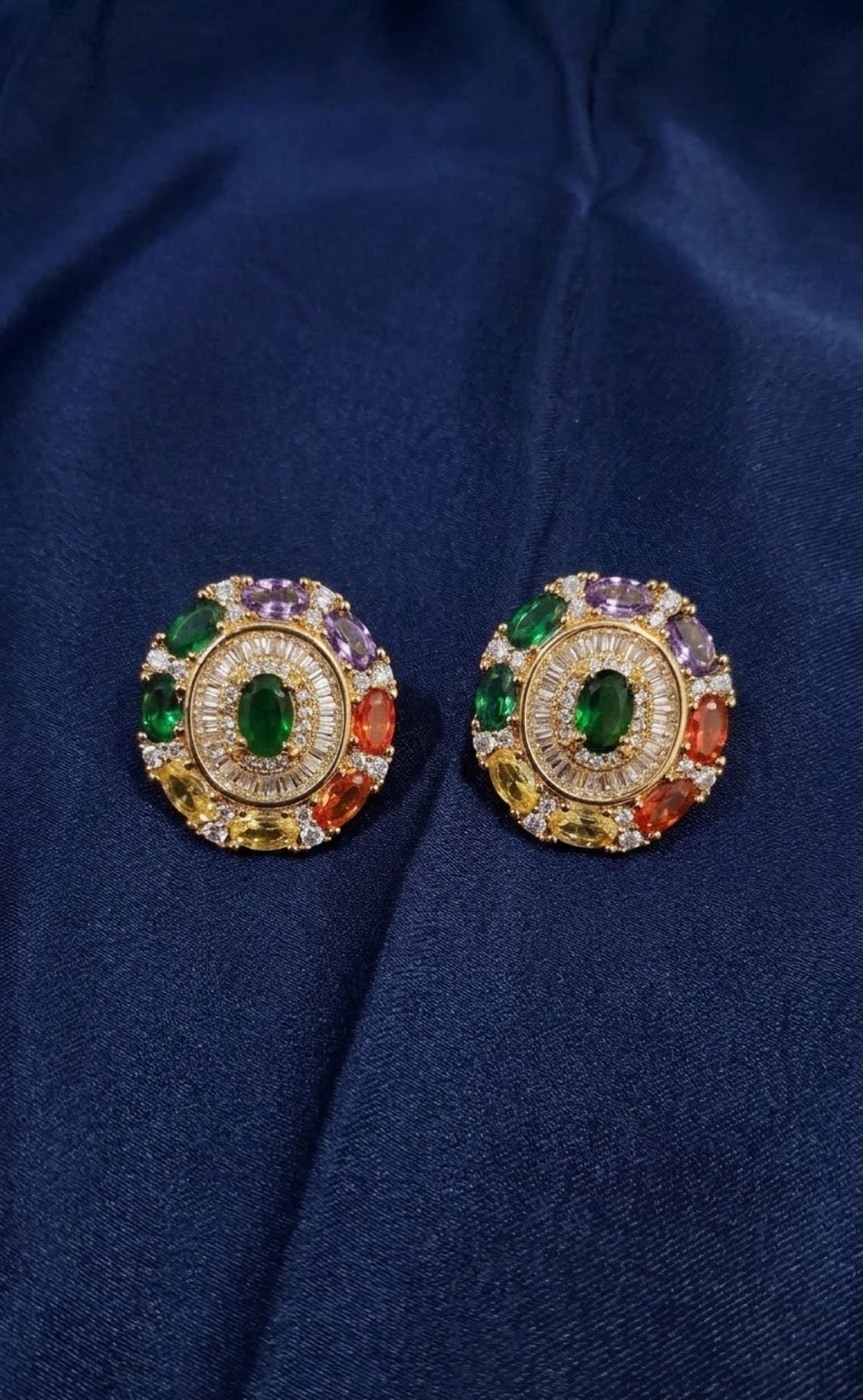 Gold-tone medallion pendant set with multicoloured stones - view 3