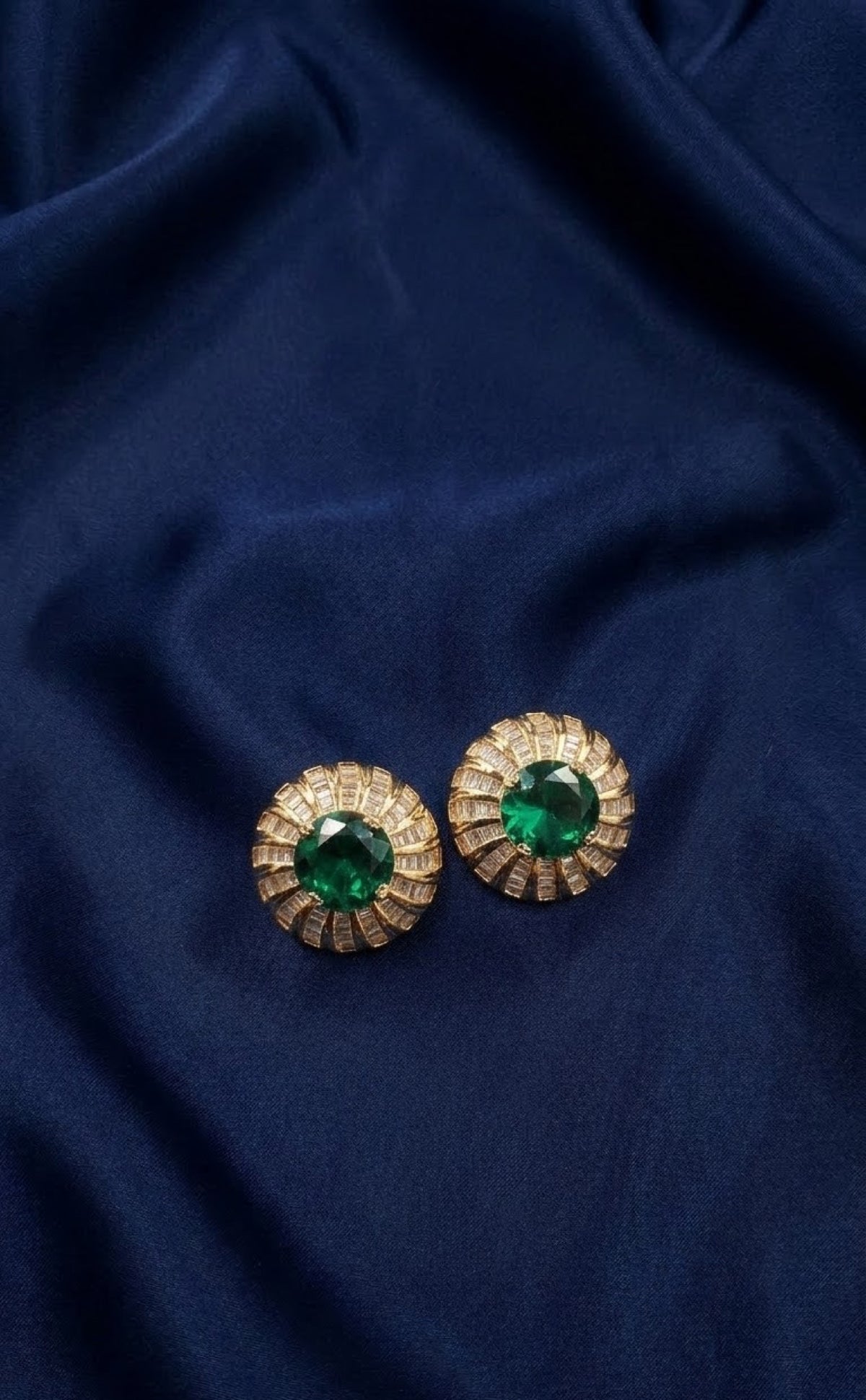 Gold-tone sunburst pendant set with emerald-green centre stone - view 2