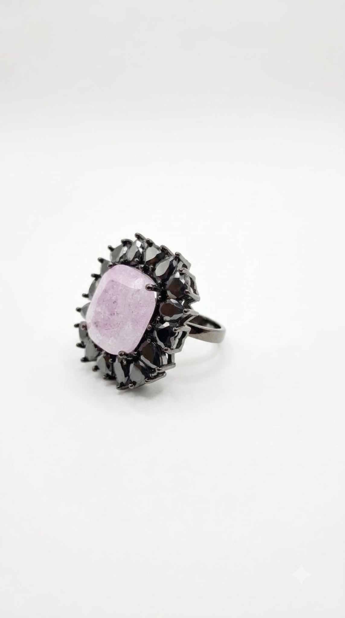 Cocktail ring with a cushion-cut centre stone and a double ruffle of pear crystals - view 7